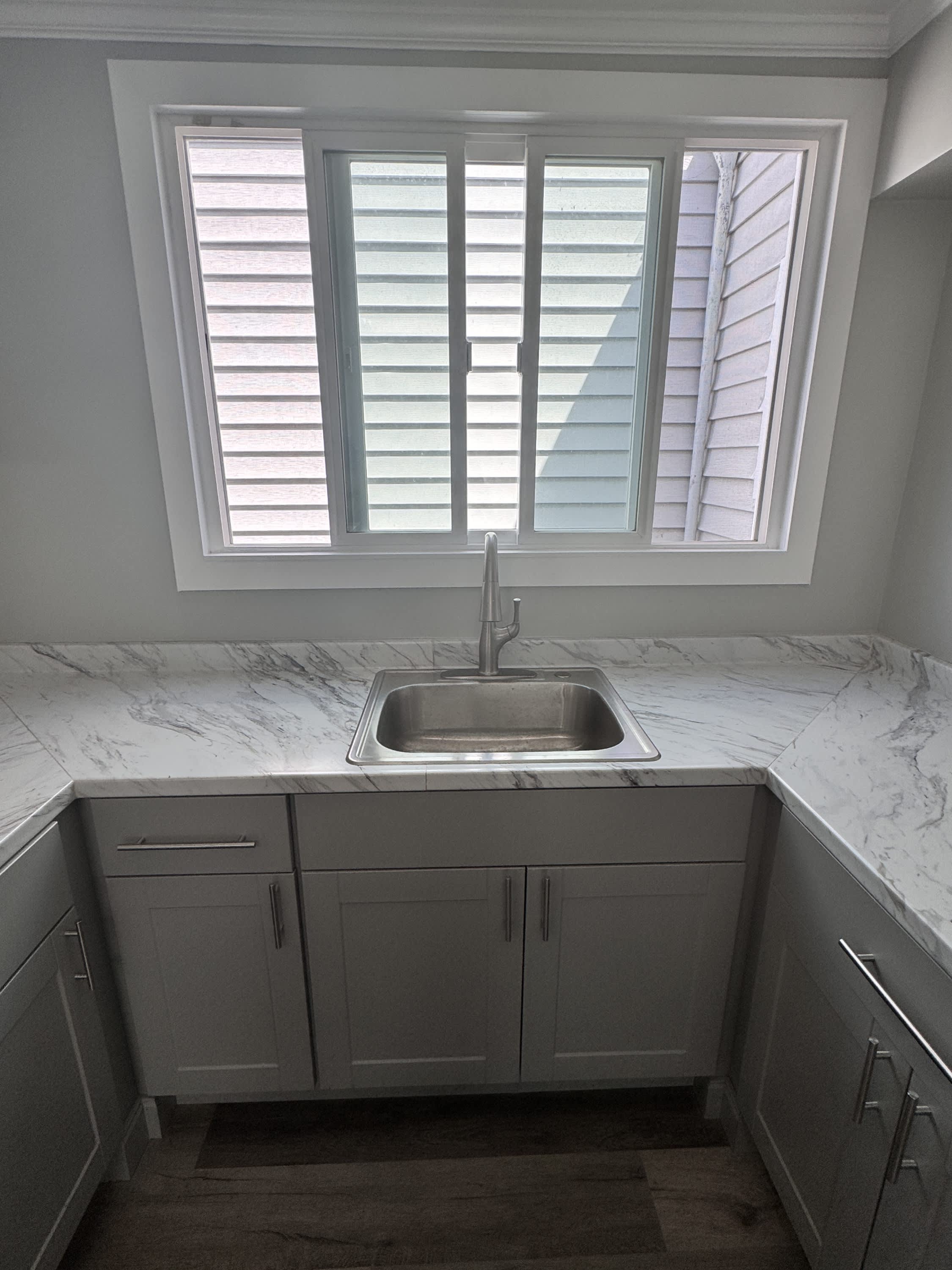 1646 Yosemite Avenue – photo 3