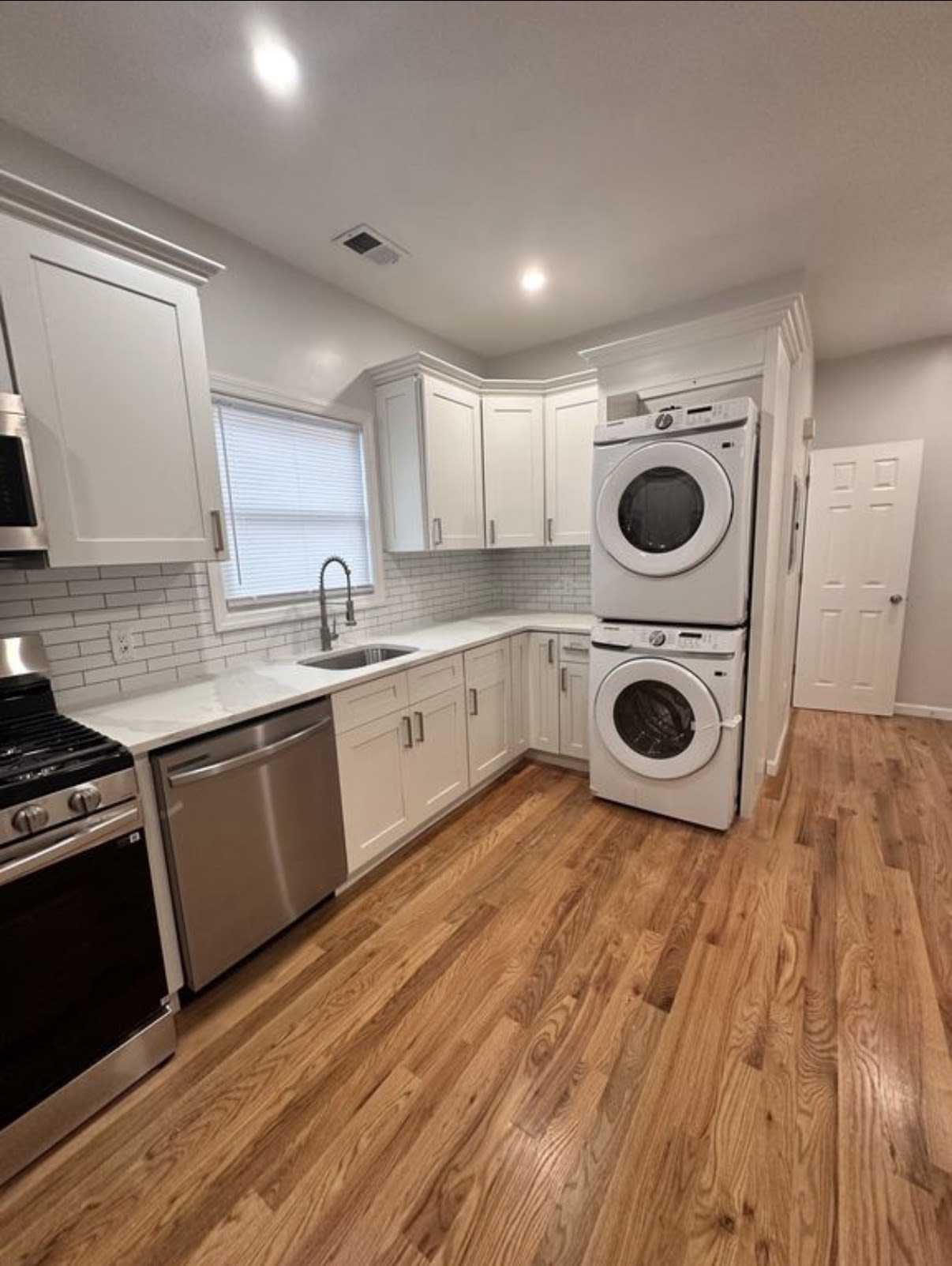1300 Lincoln St – photo 2