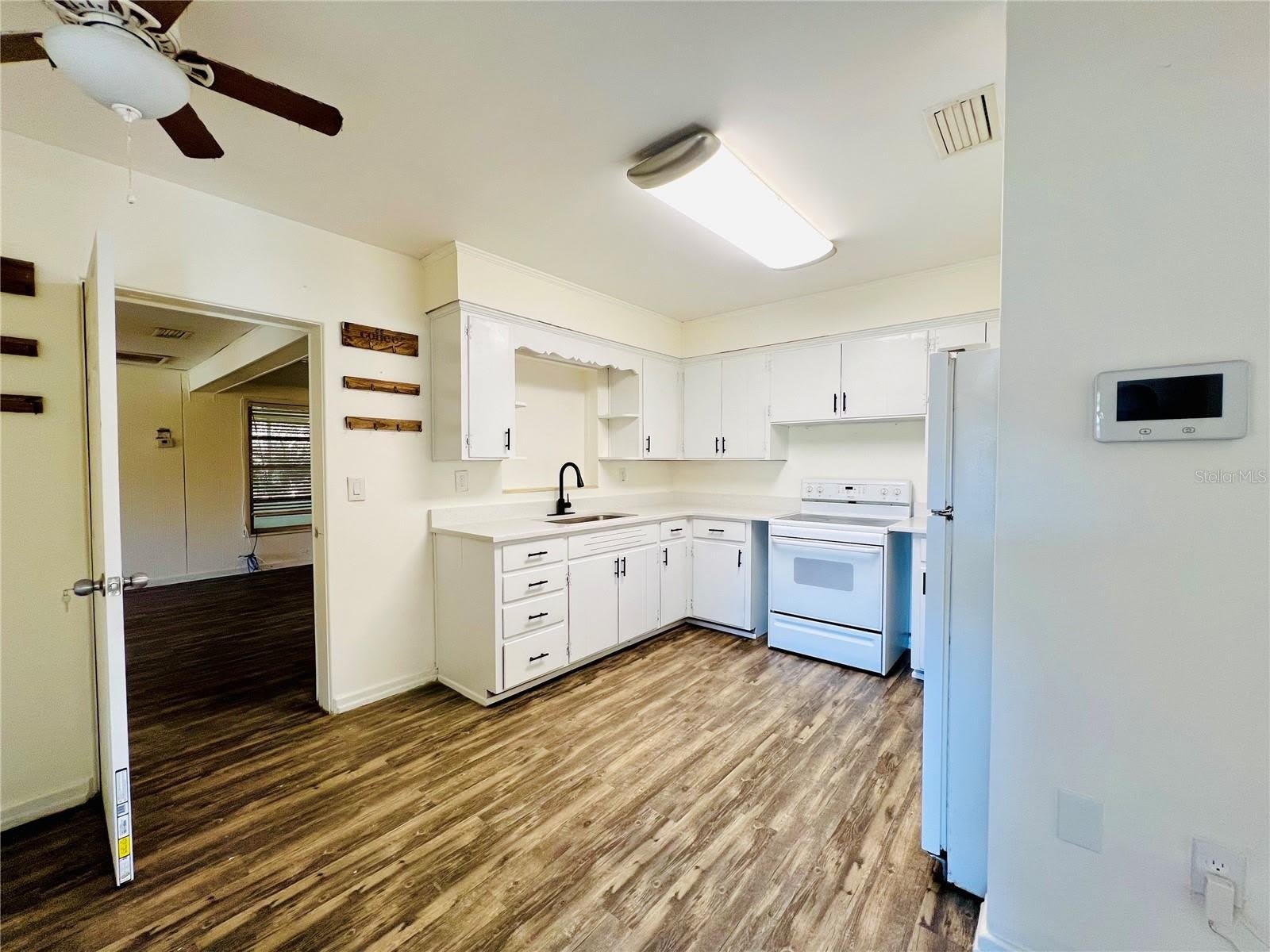501 AVENUE G SE – photo 3