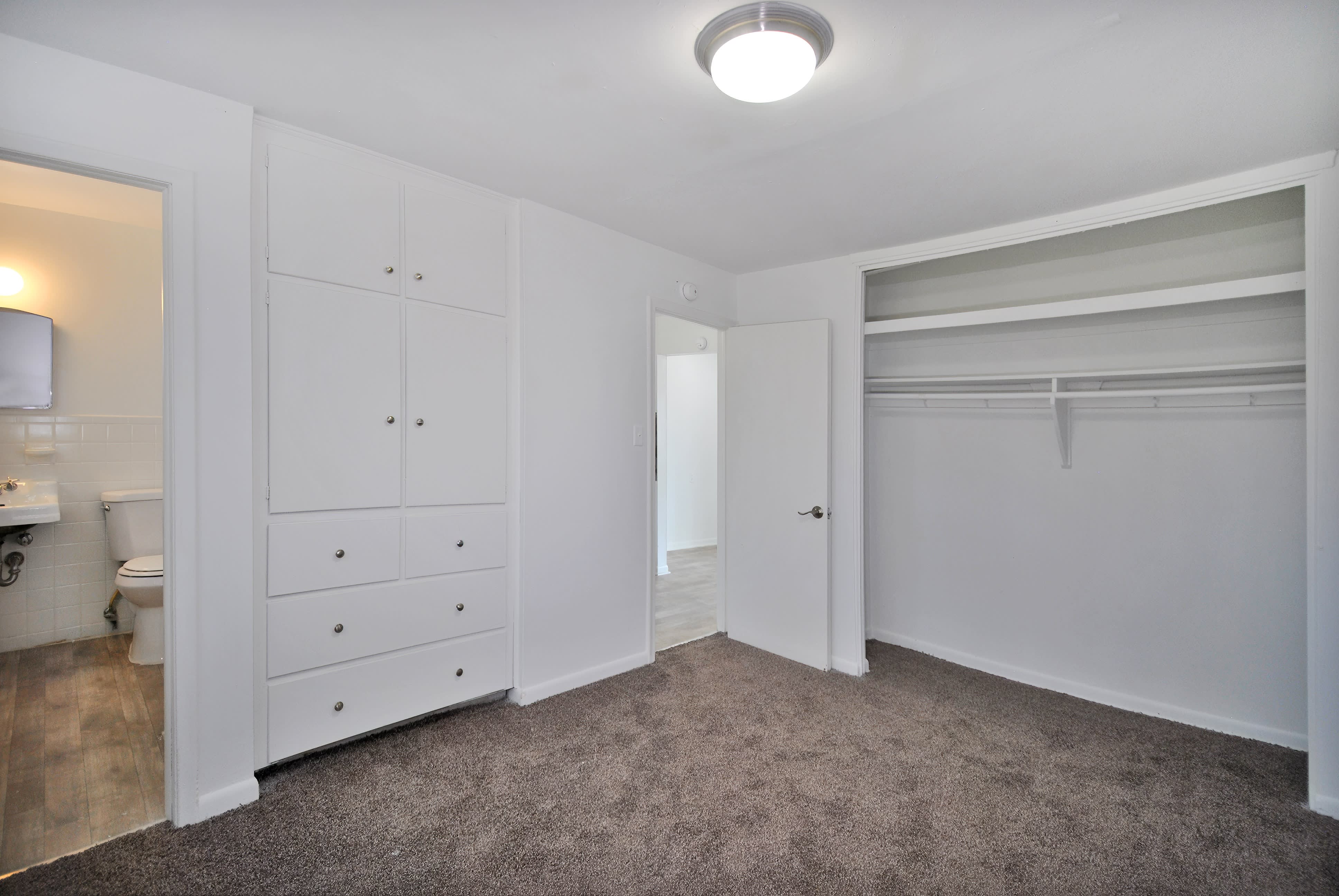 Silverstone Apartments – photo 4