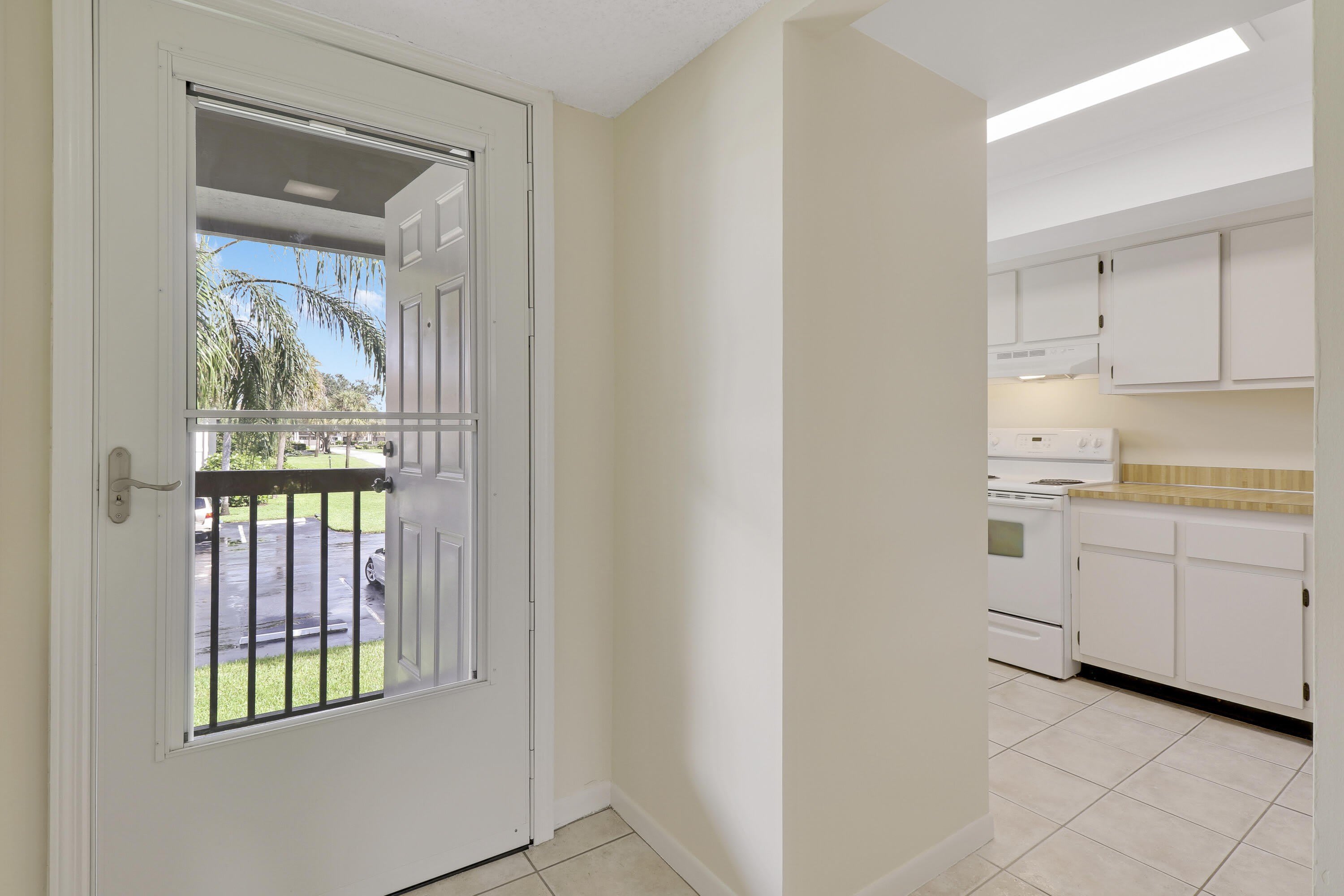 1600 NE Dixie Highway – photo 4