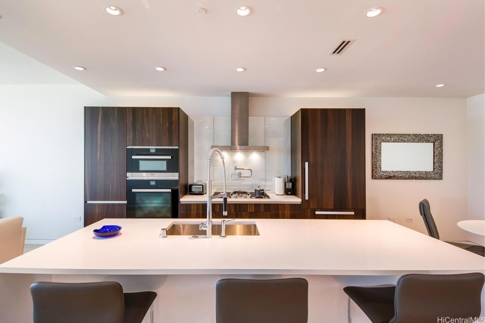1 BD / 2 BA / 1 PK, Furnished – photo 4