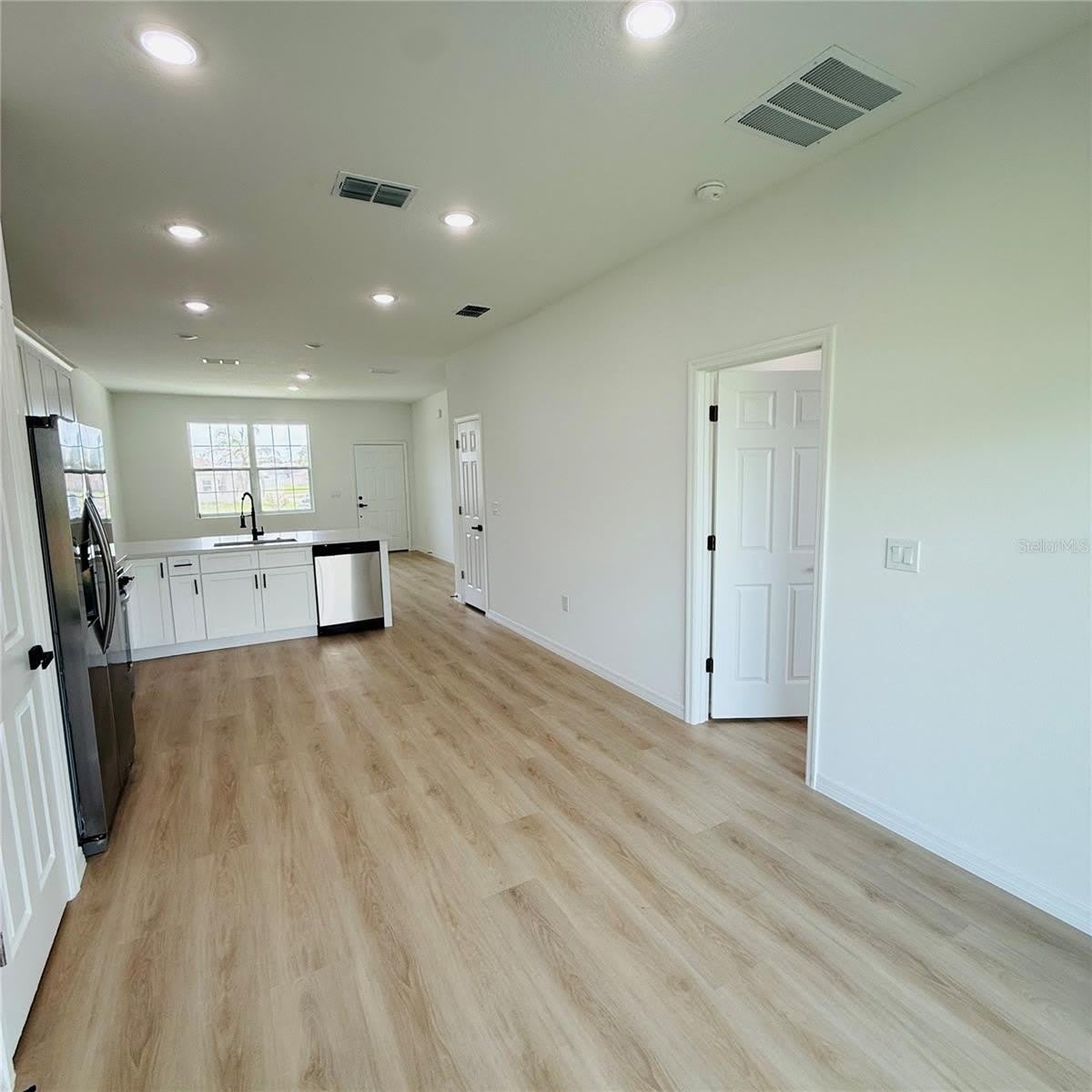 602 DESMOINES Court – photo 3