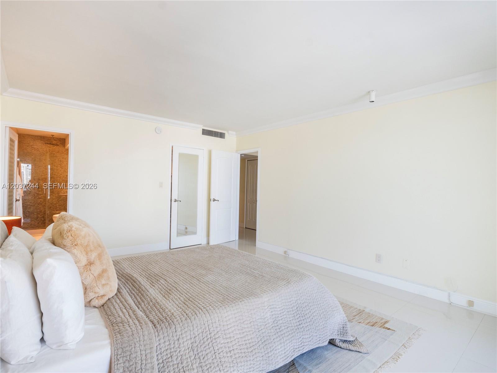 5401 Collins Avenue – photo 3