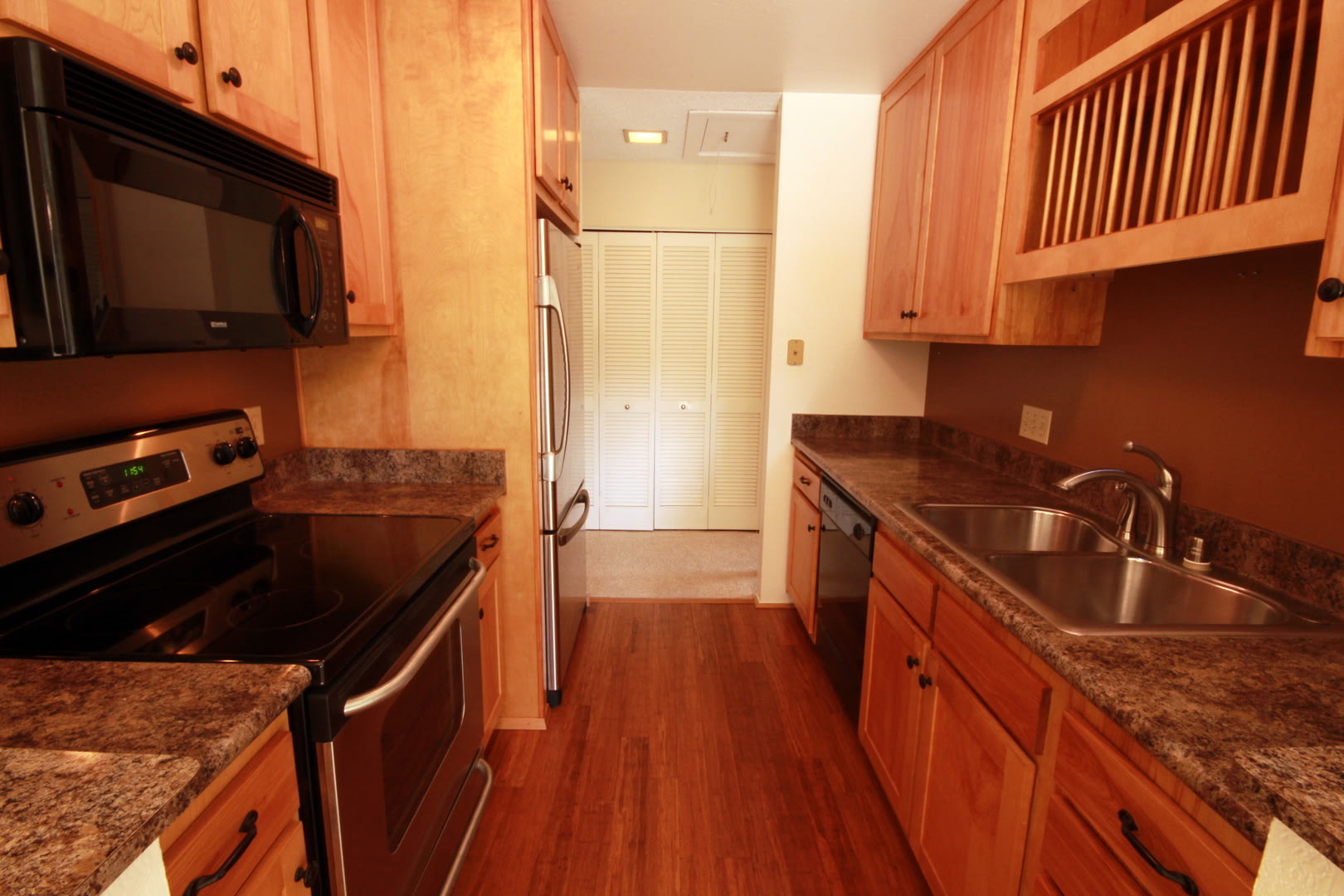 Updated 2 Bedroom Condo in UTC La Jolla Colony – photo 3