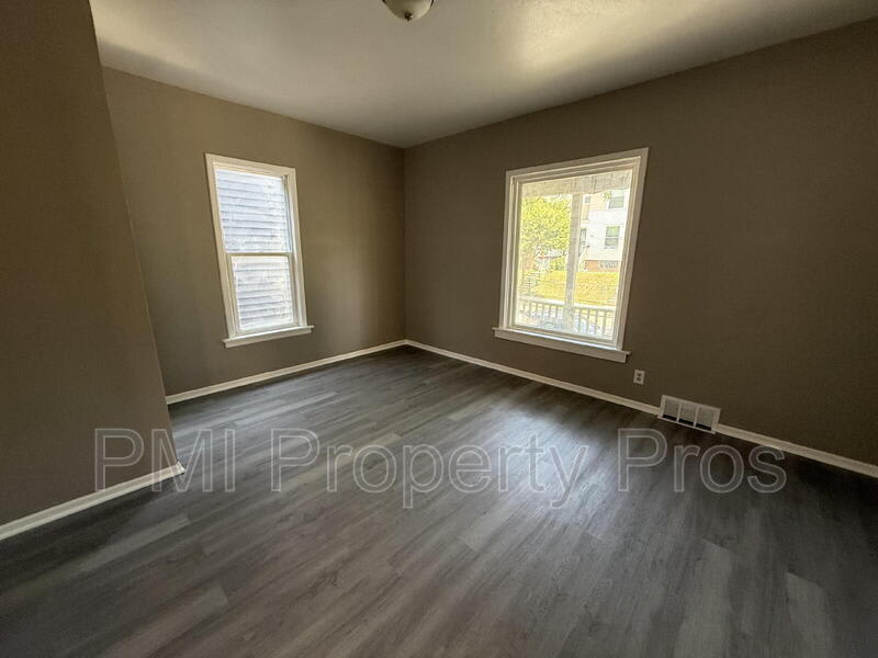 1943 N 38th St – photo 2