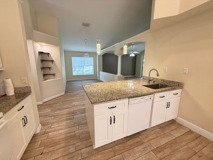 1221 Singleton Circle – photo 5