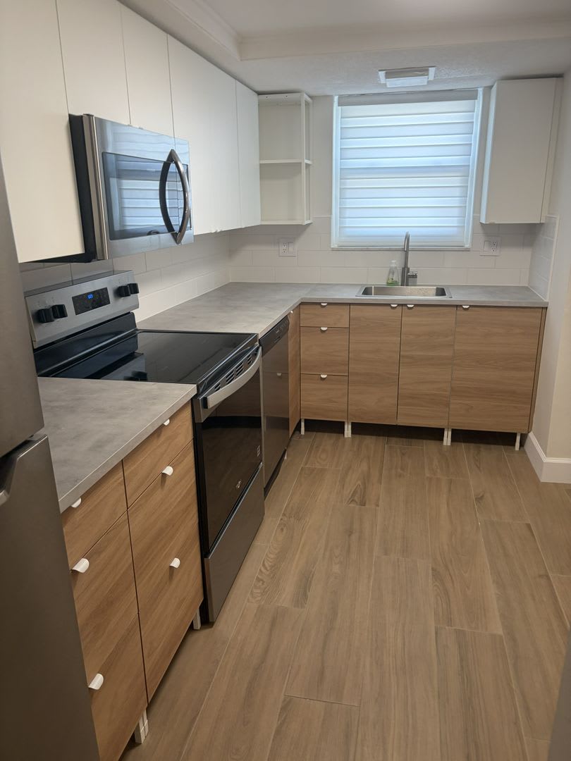 Prestigous Townhome in Colonial Townhouses – photo 3