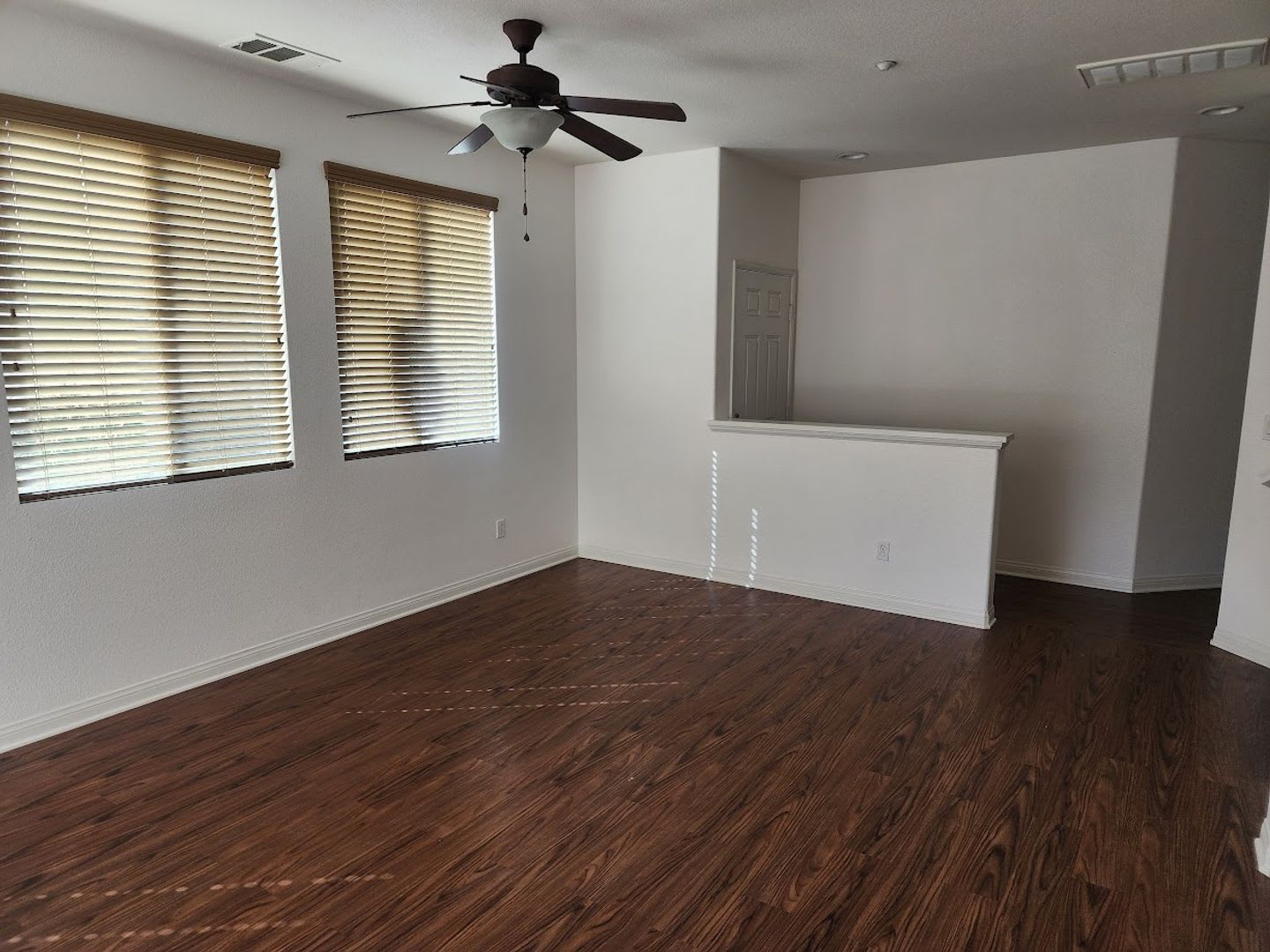 2 Bedroom Townhome w/Attached 1 Car Garage. Gated Community with Assoc Pool! – photo 3