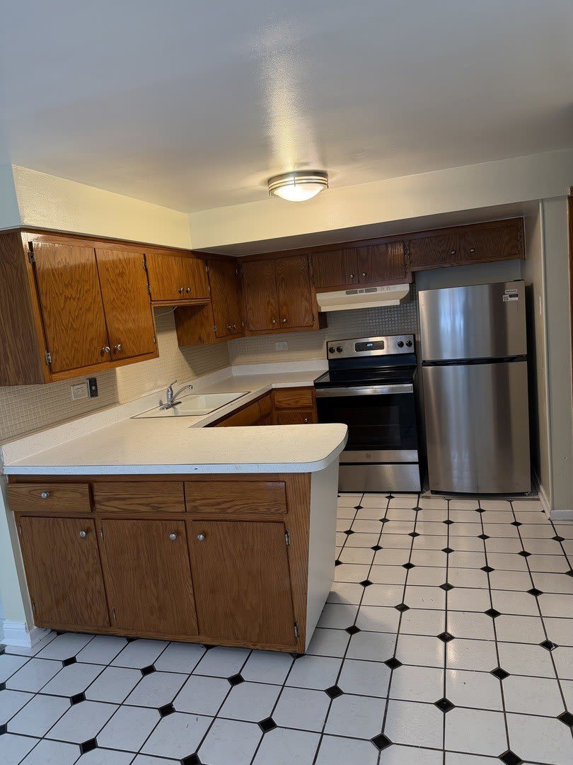 5743 S KENTON Avenue – photo 3