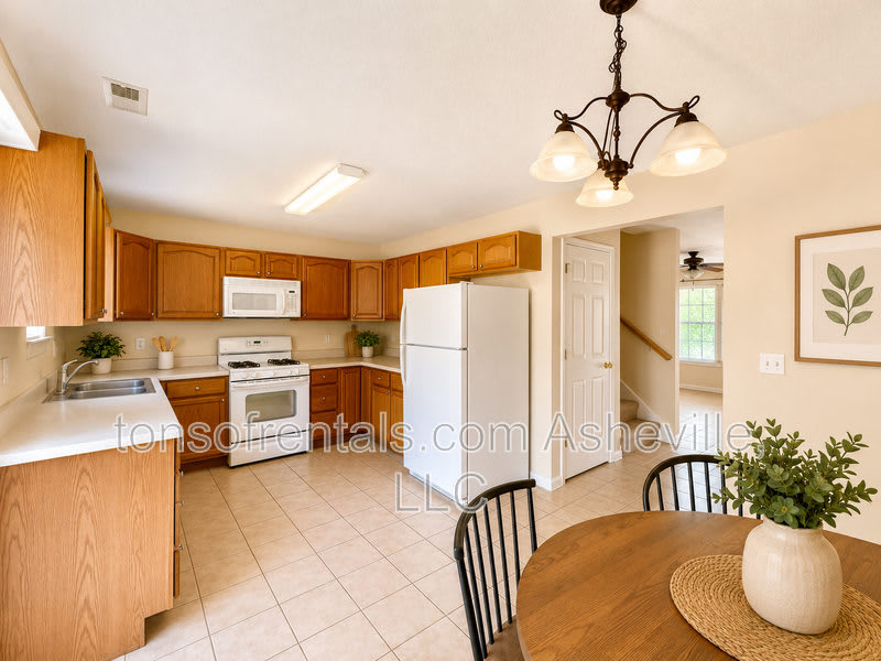 28 Rotunda Circle – photo 5