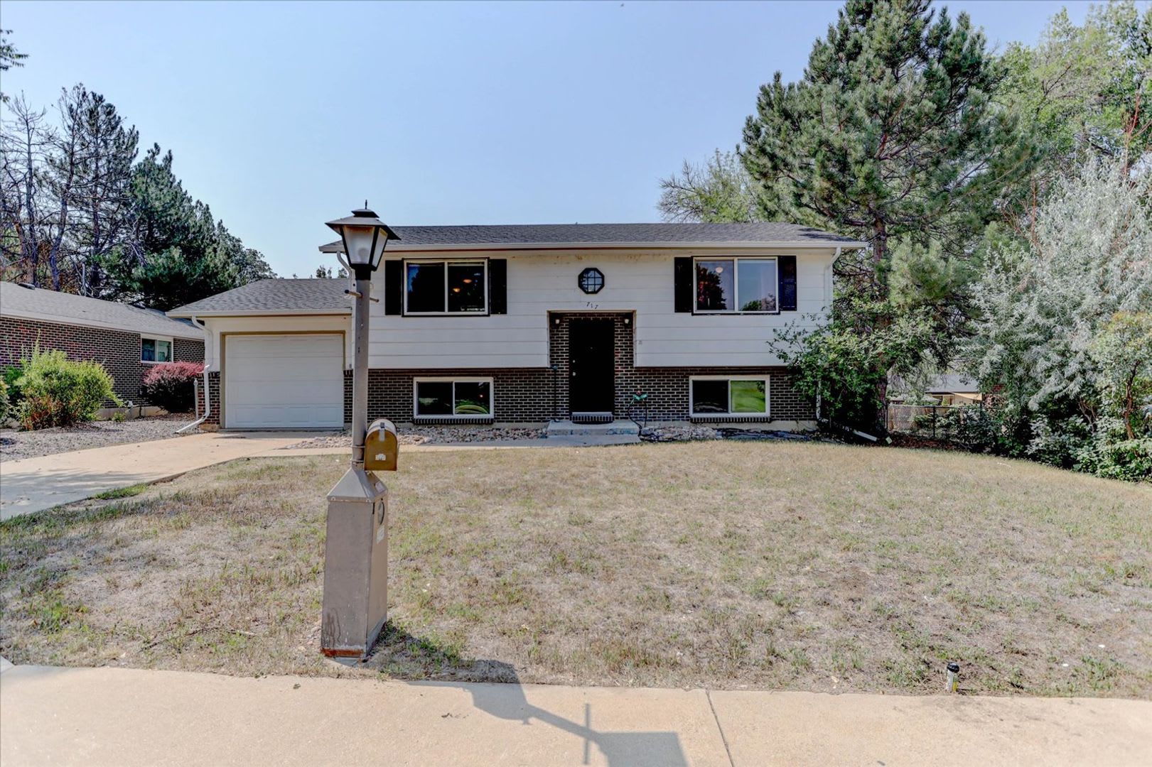 Spacious 3-Bedroom Home in Longmont with Fenced Yard – photo 2