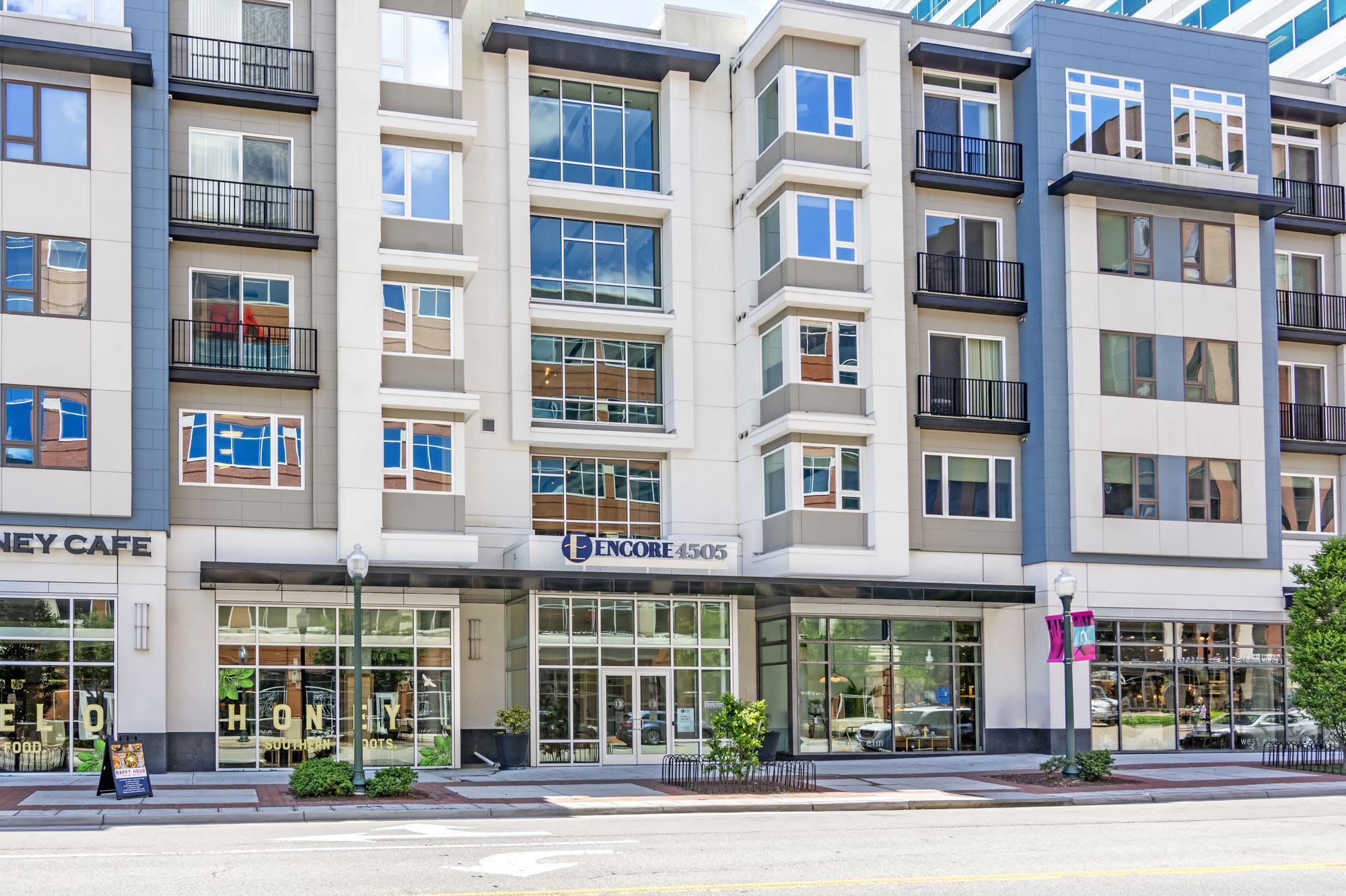 Encore 4505 at Town Center Apartments – photo 3