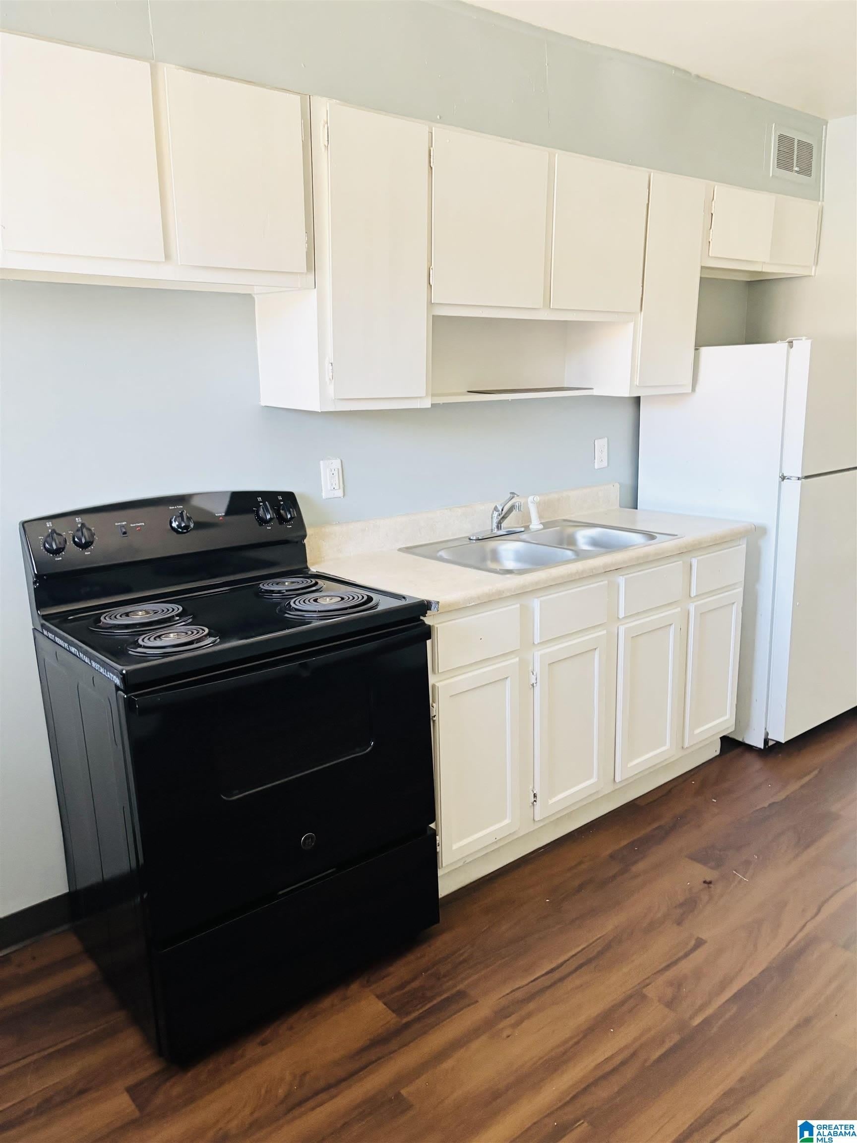 7748 RUGBY AVENUE – photo 5