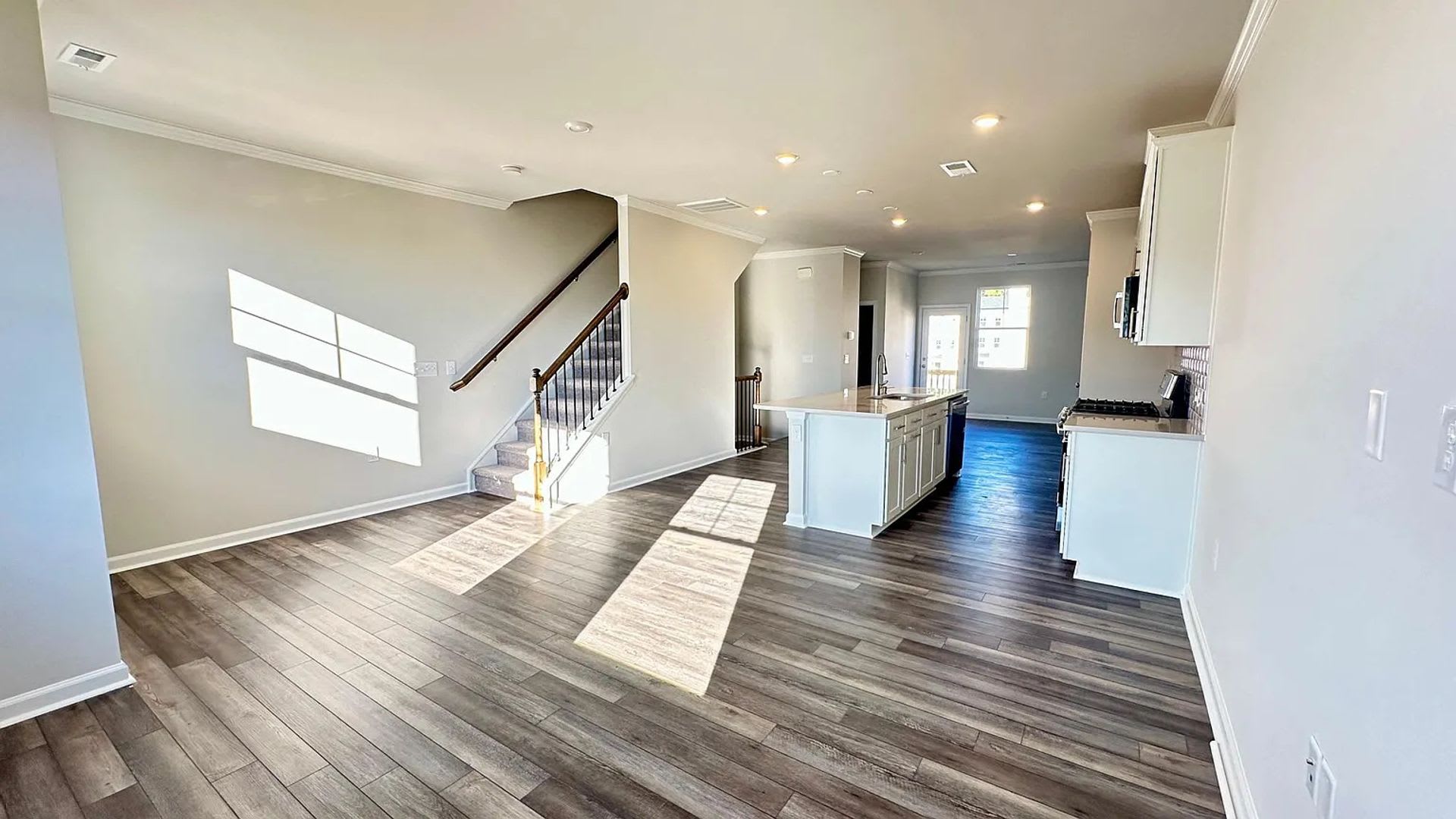 Charming 3BR Townhome in Raleigh – photo 1