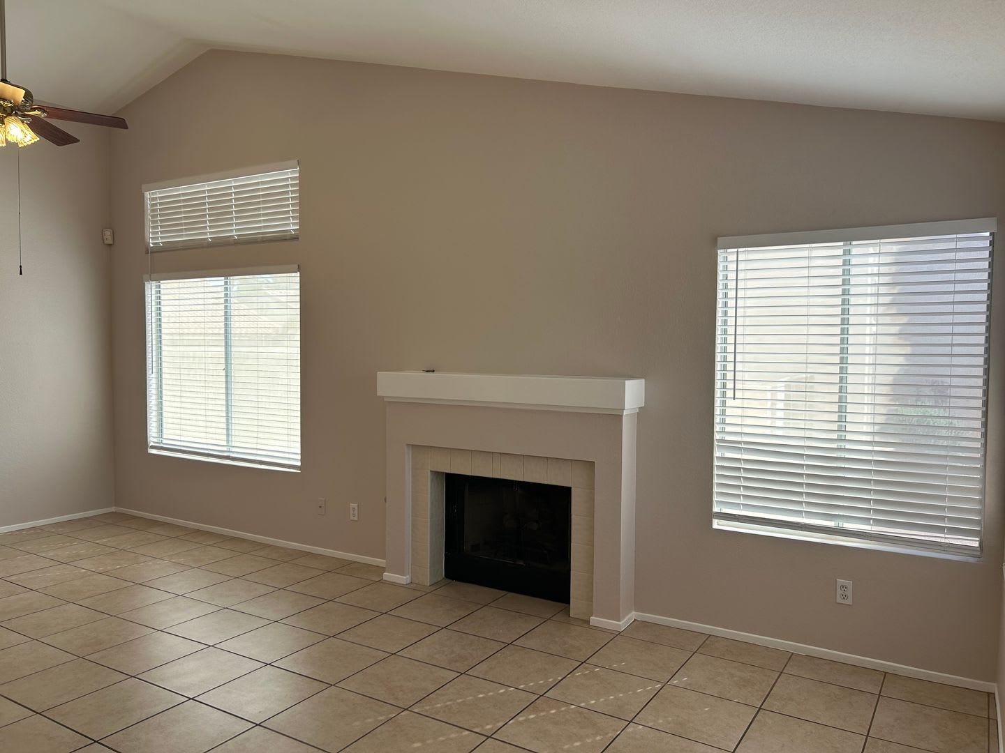 Single Story 3 Bedroom Home In Eldorado – photo 4