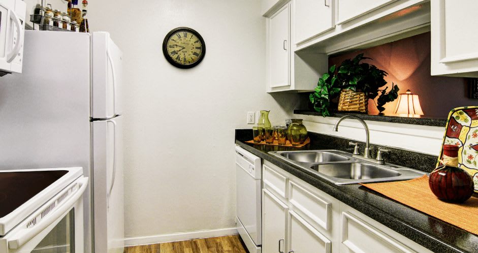 Lakeview Apartments – photo 4
