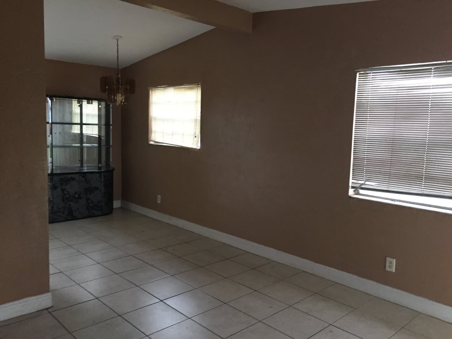 Nice 3-1 house next to SWAP SHOP – photo 3