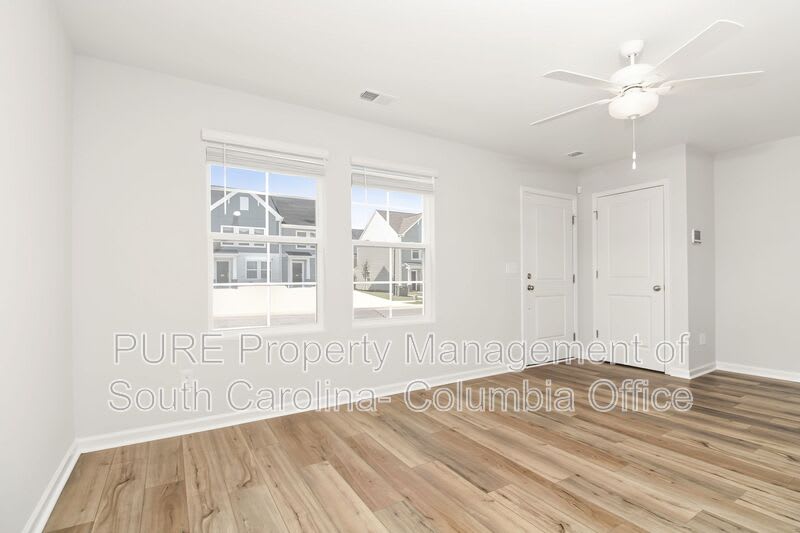 1052 Astoria Drive – photo 2