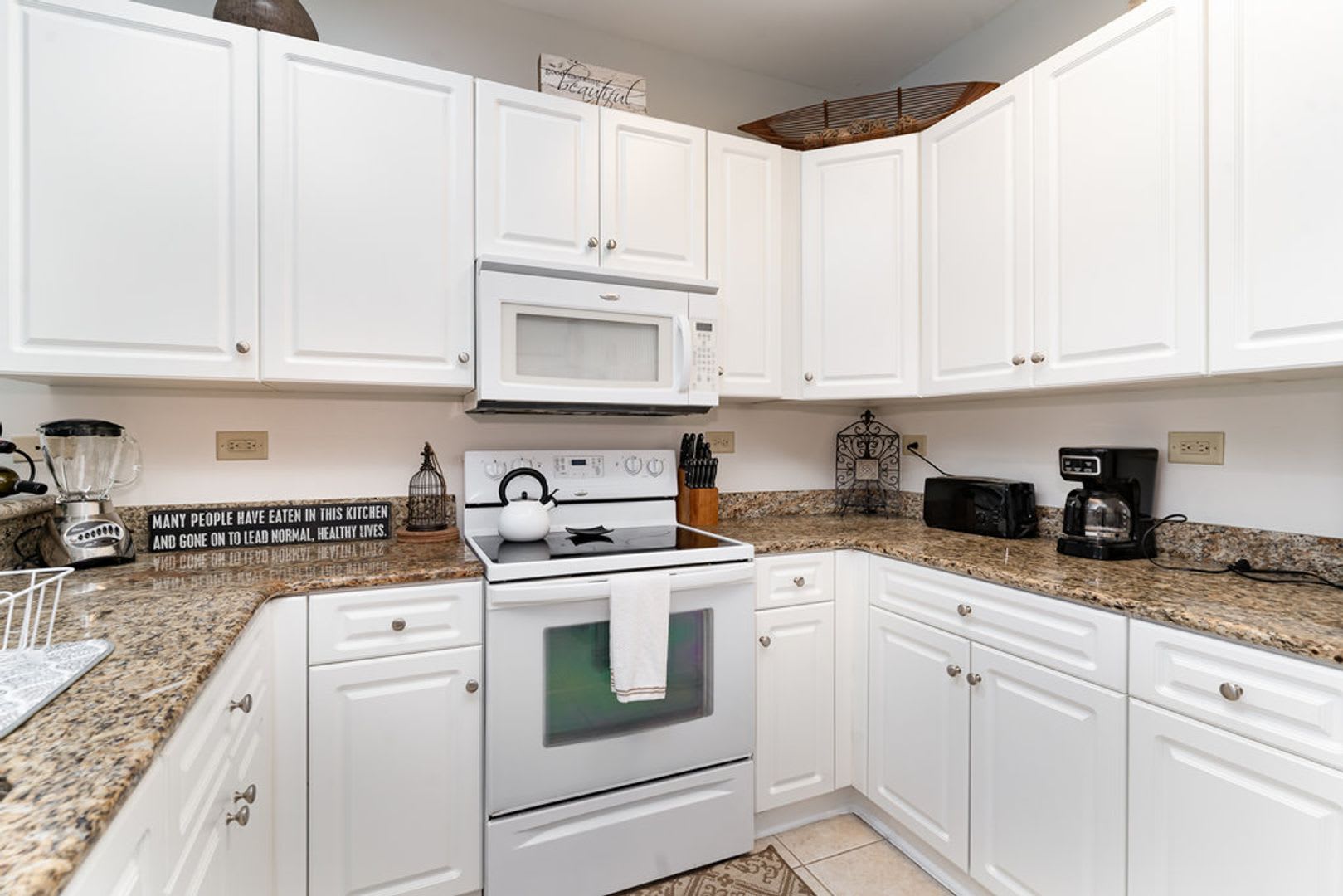World Tour, furnished 2BD & 2BA winter rental – photo 4