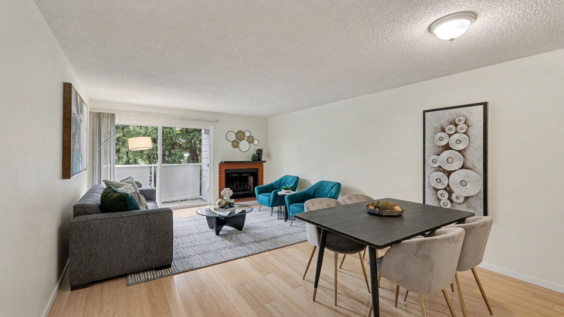 Maple Leaf Condo, 2 bedroom, 2 bath – photo 3