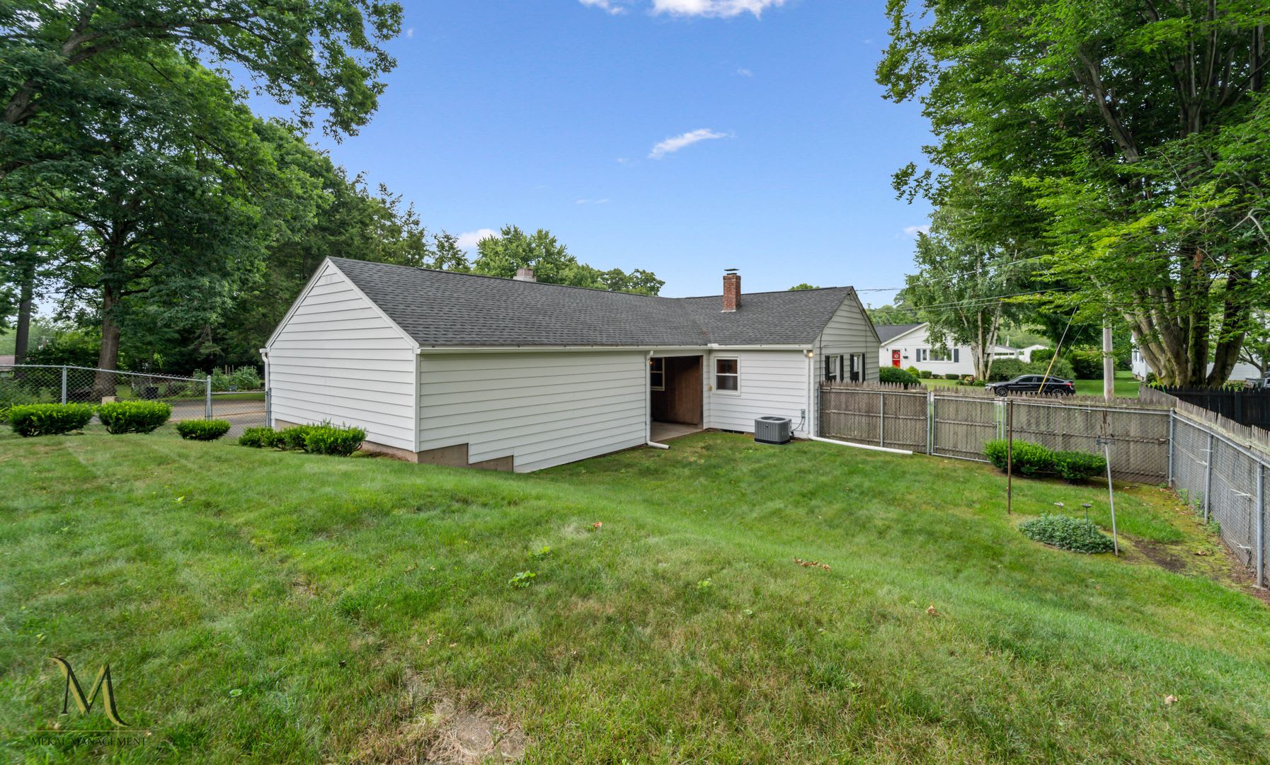 Single-Family Home with Central Air and Garage! – photo 3