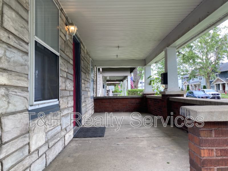 6158 Winthrop Avenue – photo 3
