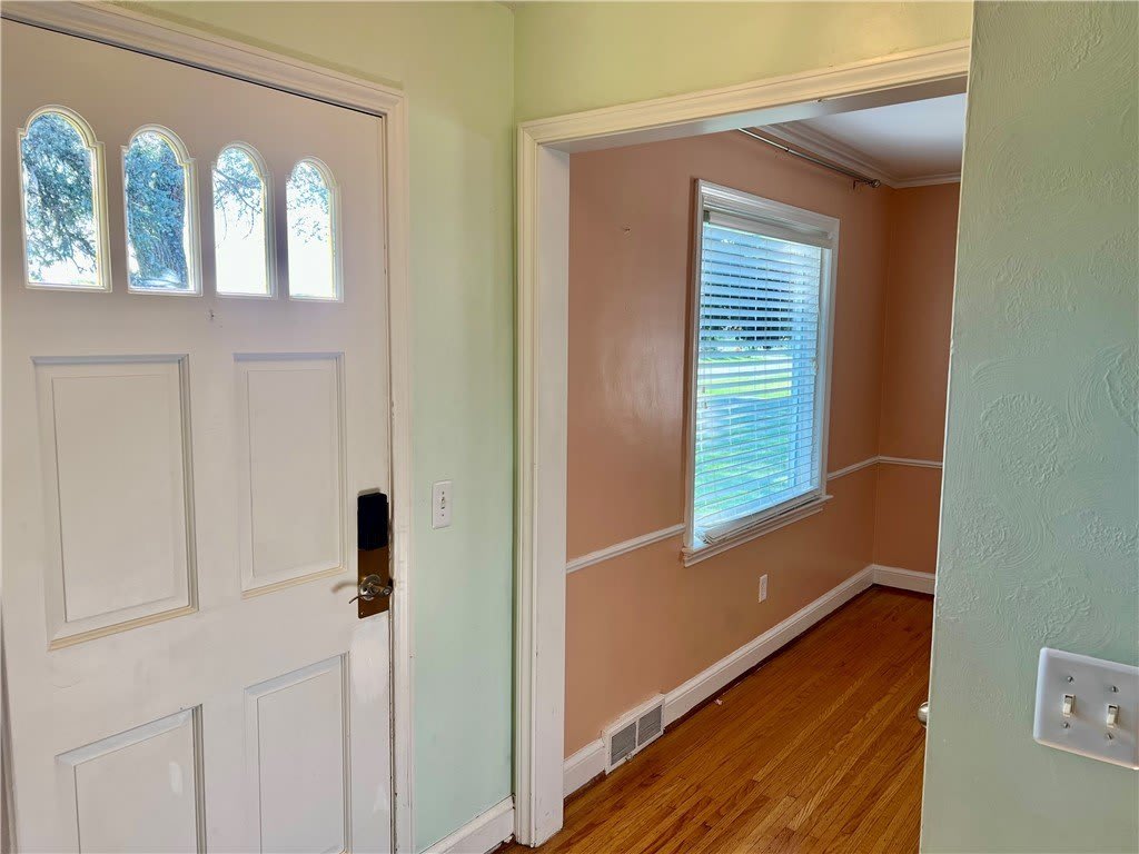 1161 Winton Road S – photo 3