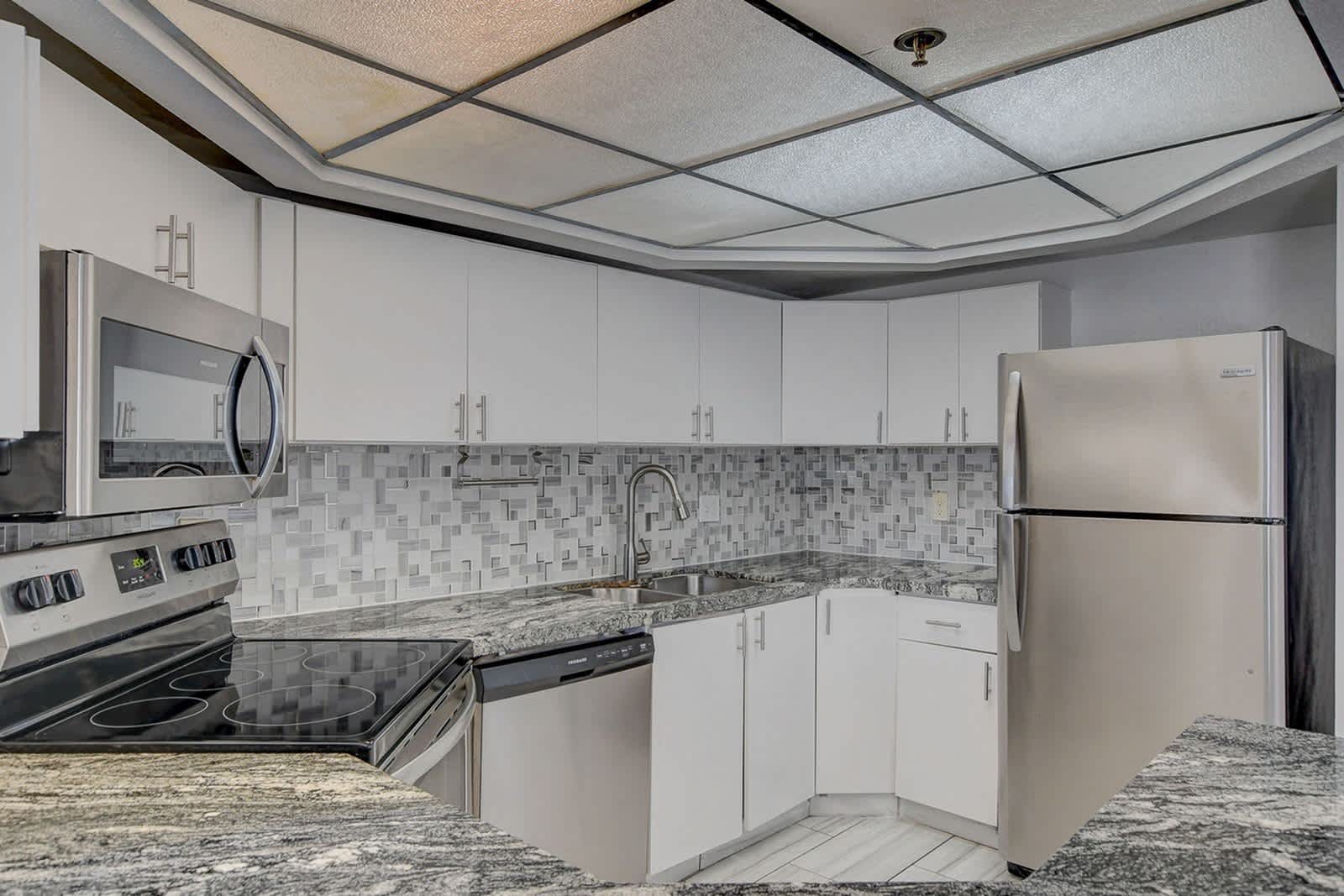 Saxon Apartments – photo 2