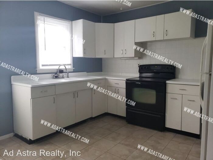 9203 Vaughn Avenue – photo 5
