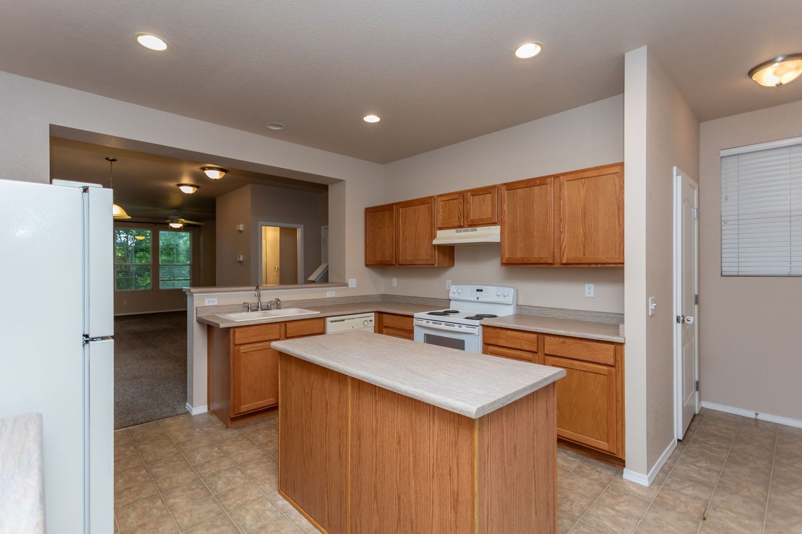 Beautiful 3‑Bedroom Home Near Powers Corridor! – photo 4