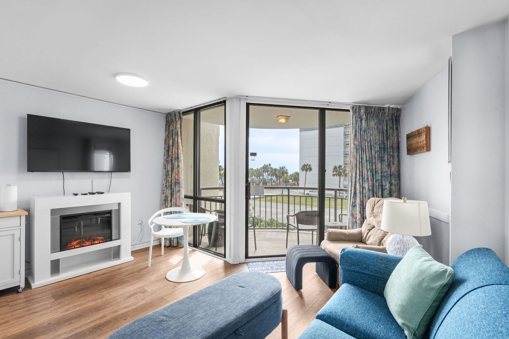 Cozy Coastal Escape for Snowbirds! 1 BR Oceanfront Condo (Oct-Mar) – photo 3