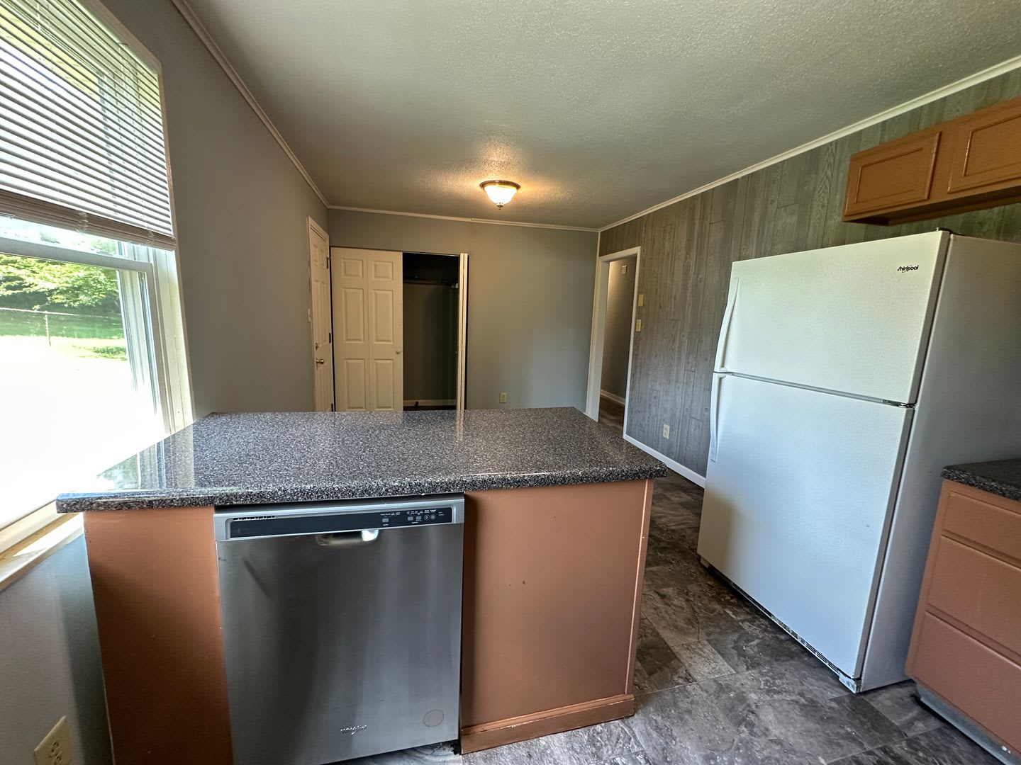 Unbeatable Convenience and Spotless Comfort on Roswell Road! – photo 4