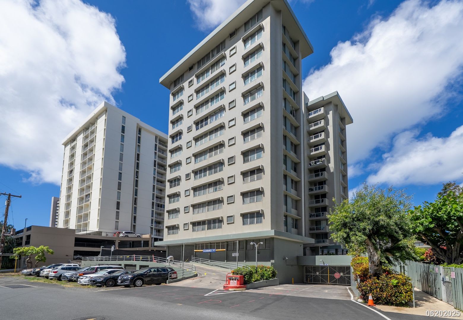 2400 2 Bd 1 Ba 1 Parking Condo In Hono Hale Towers – photo 2