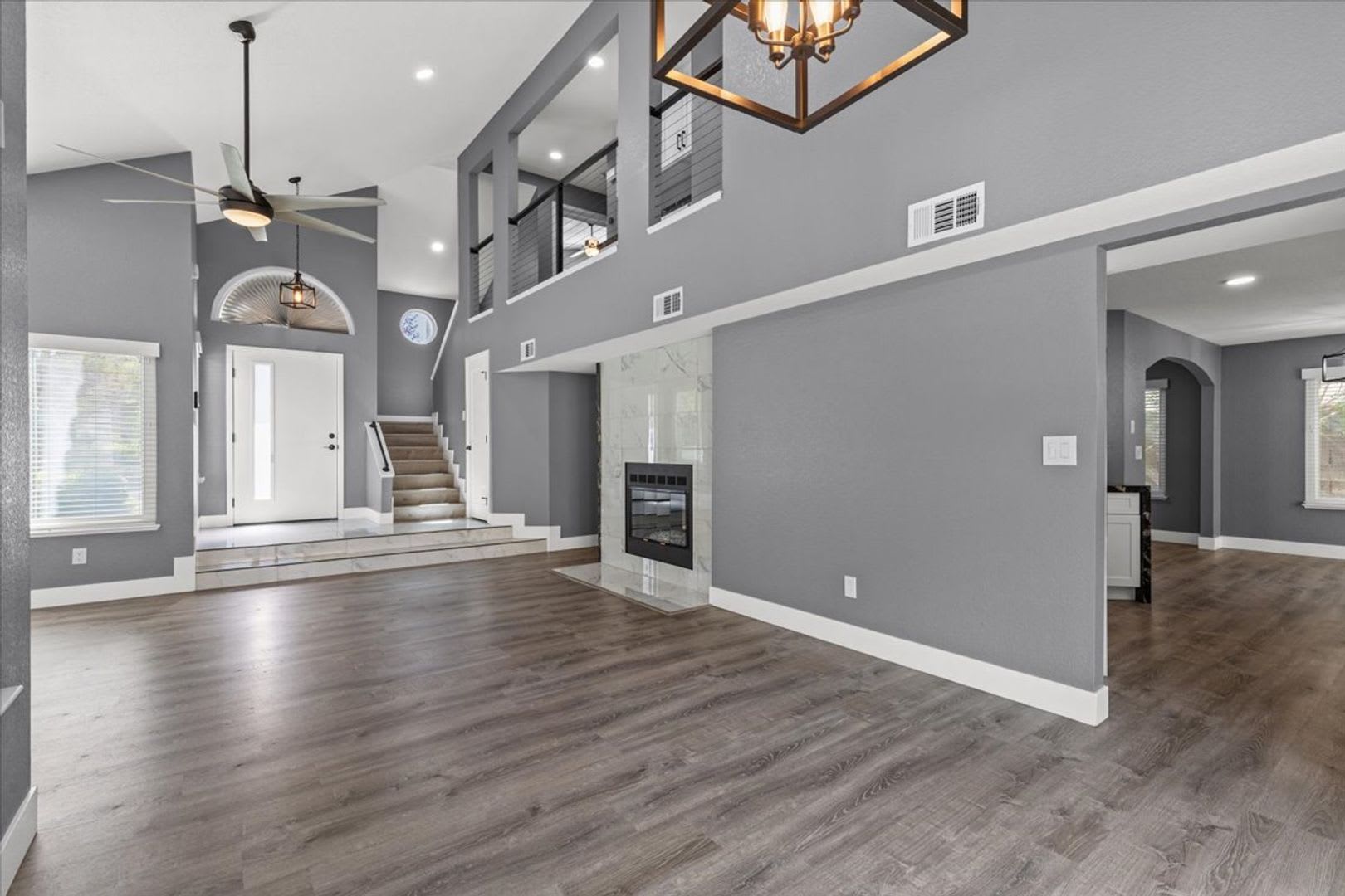 Renovated 4Bd Contemporary Home Huge Backyard – photo 4