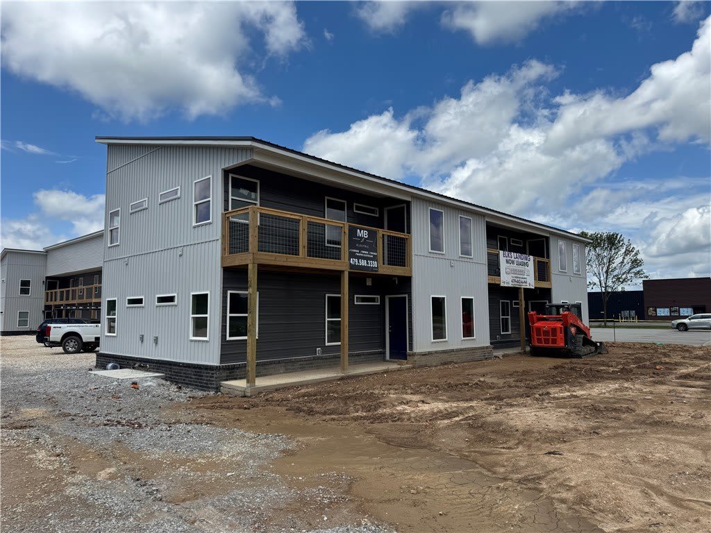 2301 N Center – photo 2