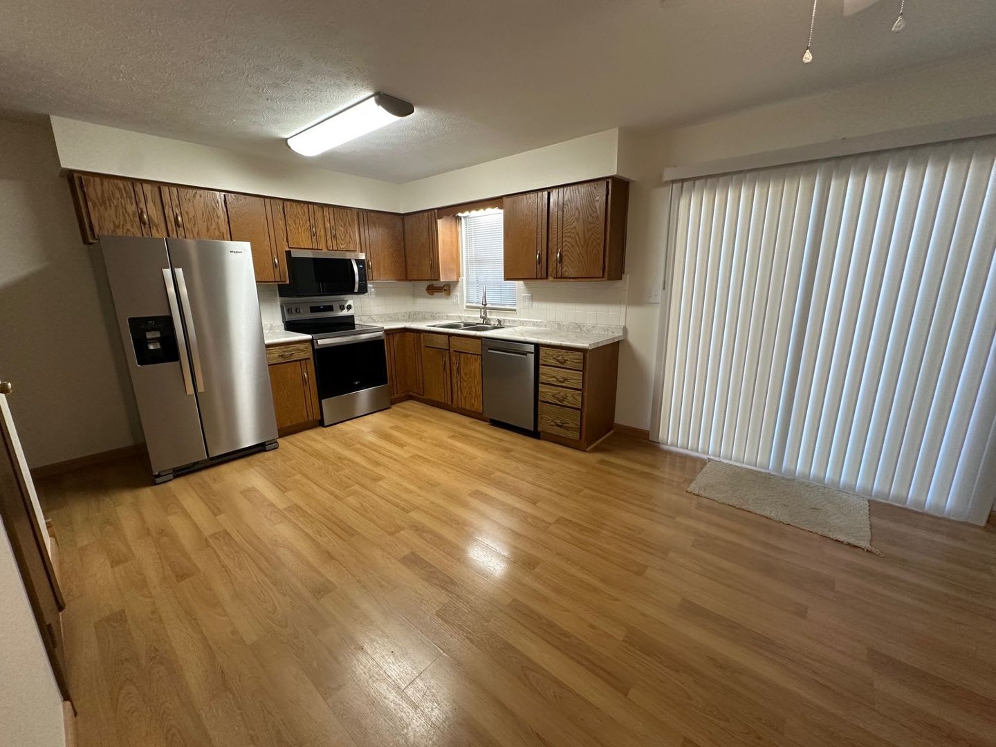 COMING SOON!! SPACIOUS TOWNHOME IN WILLOW TERRACE – photo 3