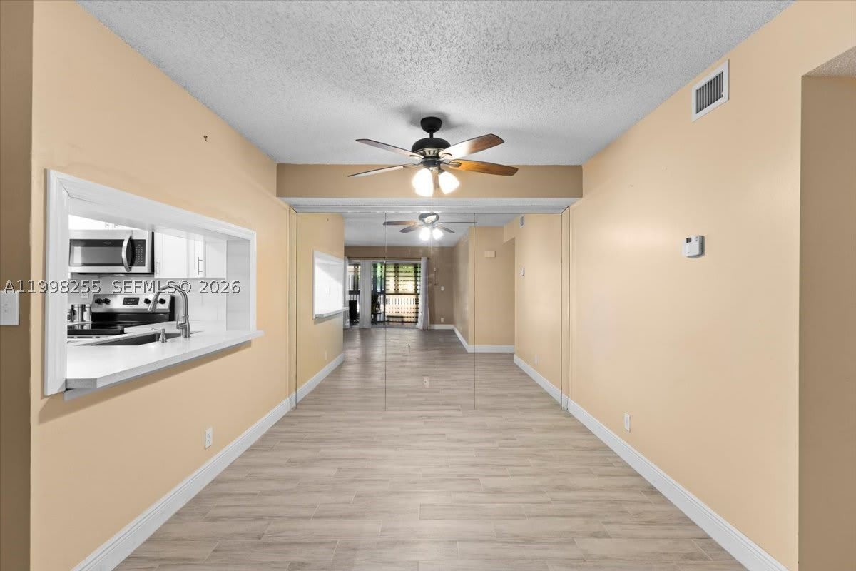3047 N Oakland Forest Dr – photo 5