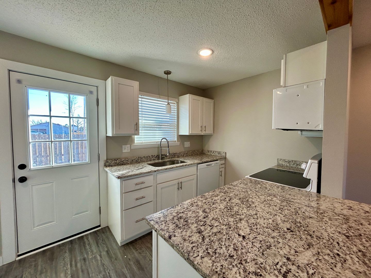 1 Bed Apartment for Rent – Minutes from Downtown Rogers – photo 5