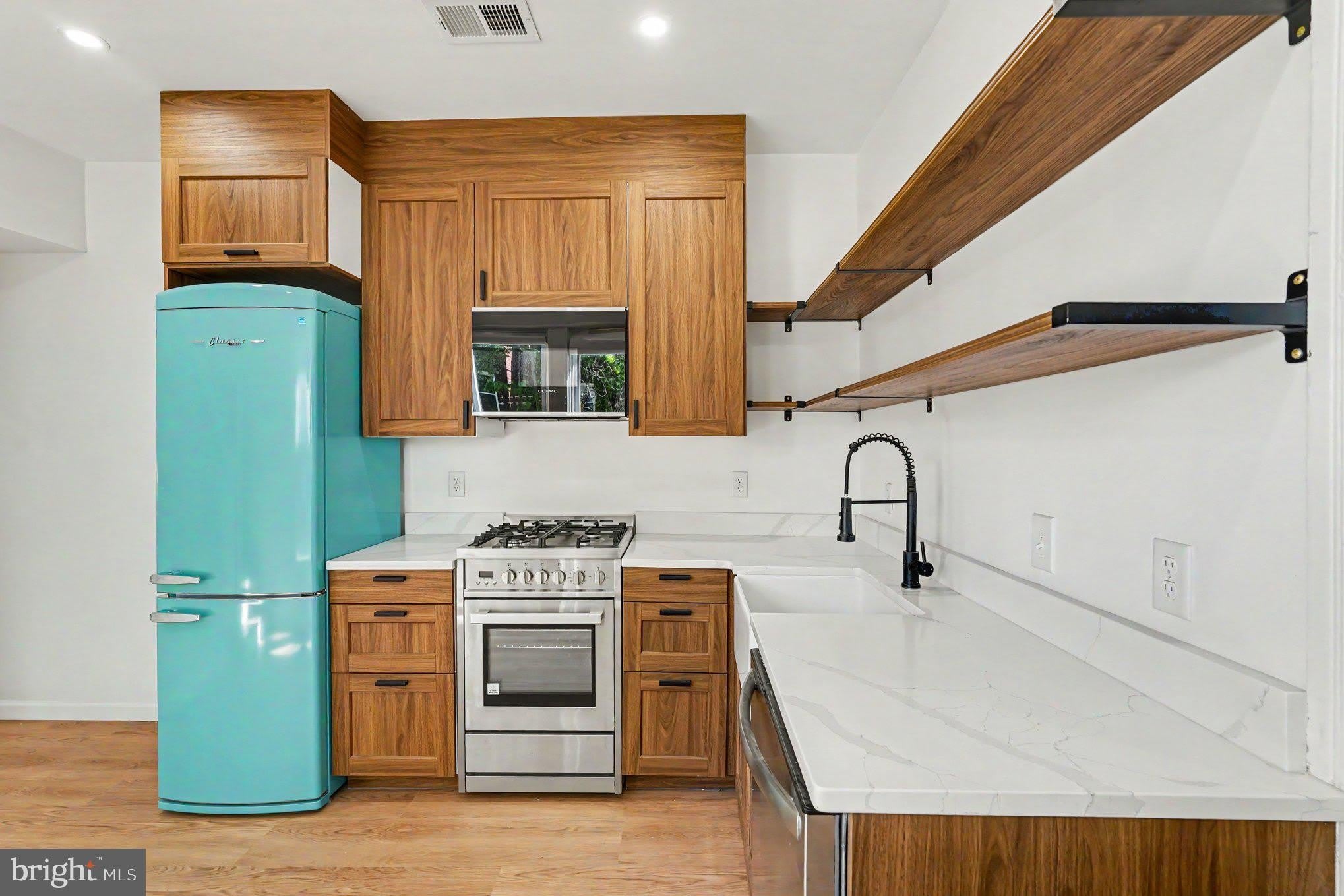 3033 Barclay Street – photo 4