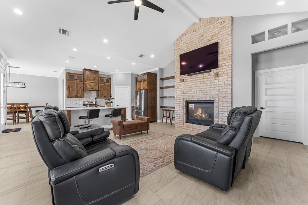 1001 Sparhawk Dr – photo 2