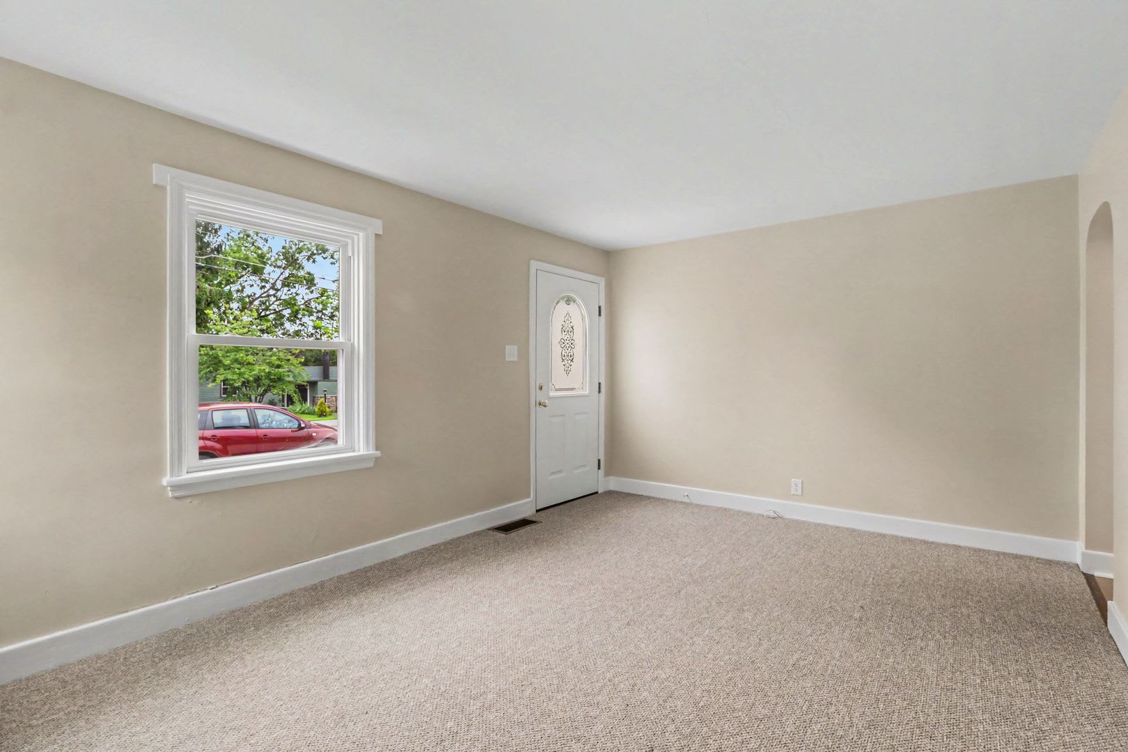 3 bedroom Brick Cape Cod in Carlisle – photo 5