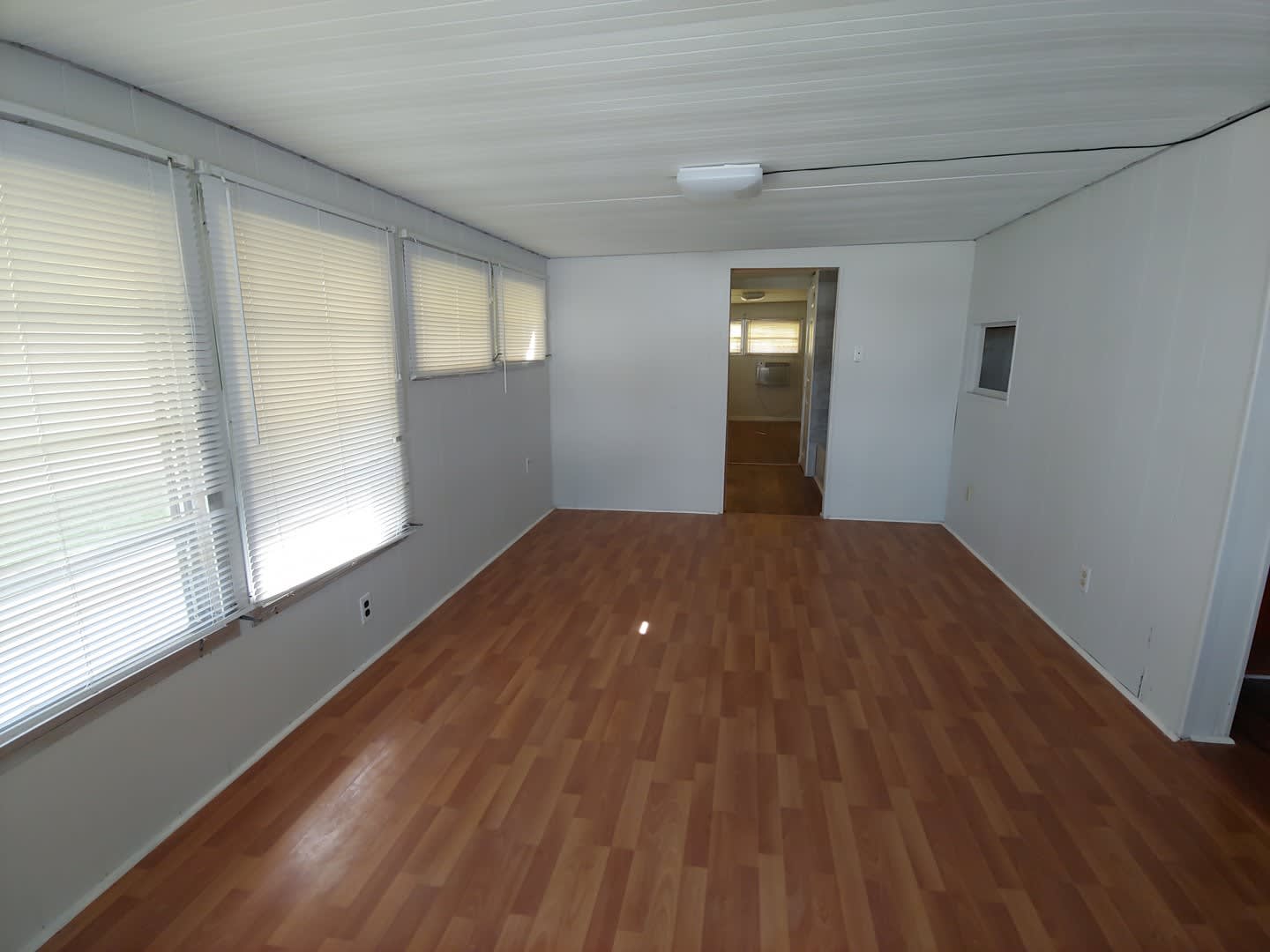 Affordable 3 bed/ 2 bath Mobile Home Available NOW! – photo 4