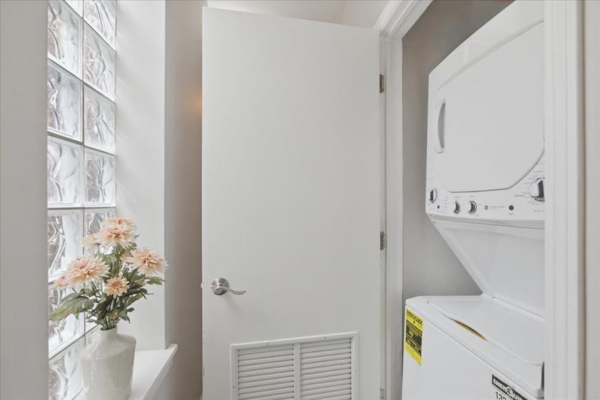 1038 N Marshfield Ave – photo 4