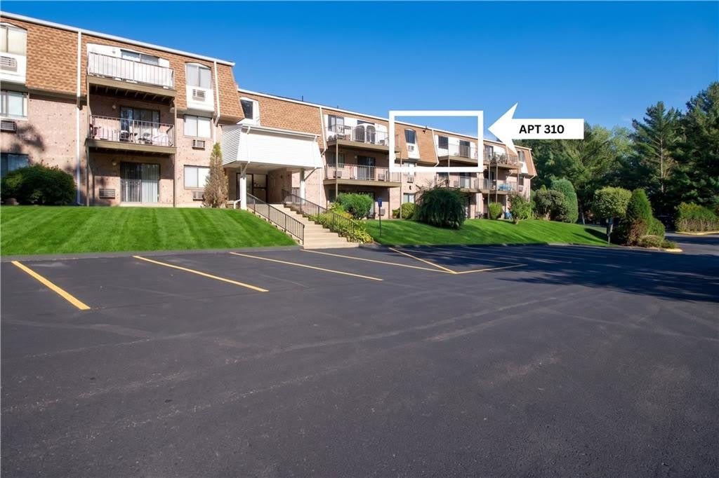 752 QUAKER Lane – photo 5