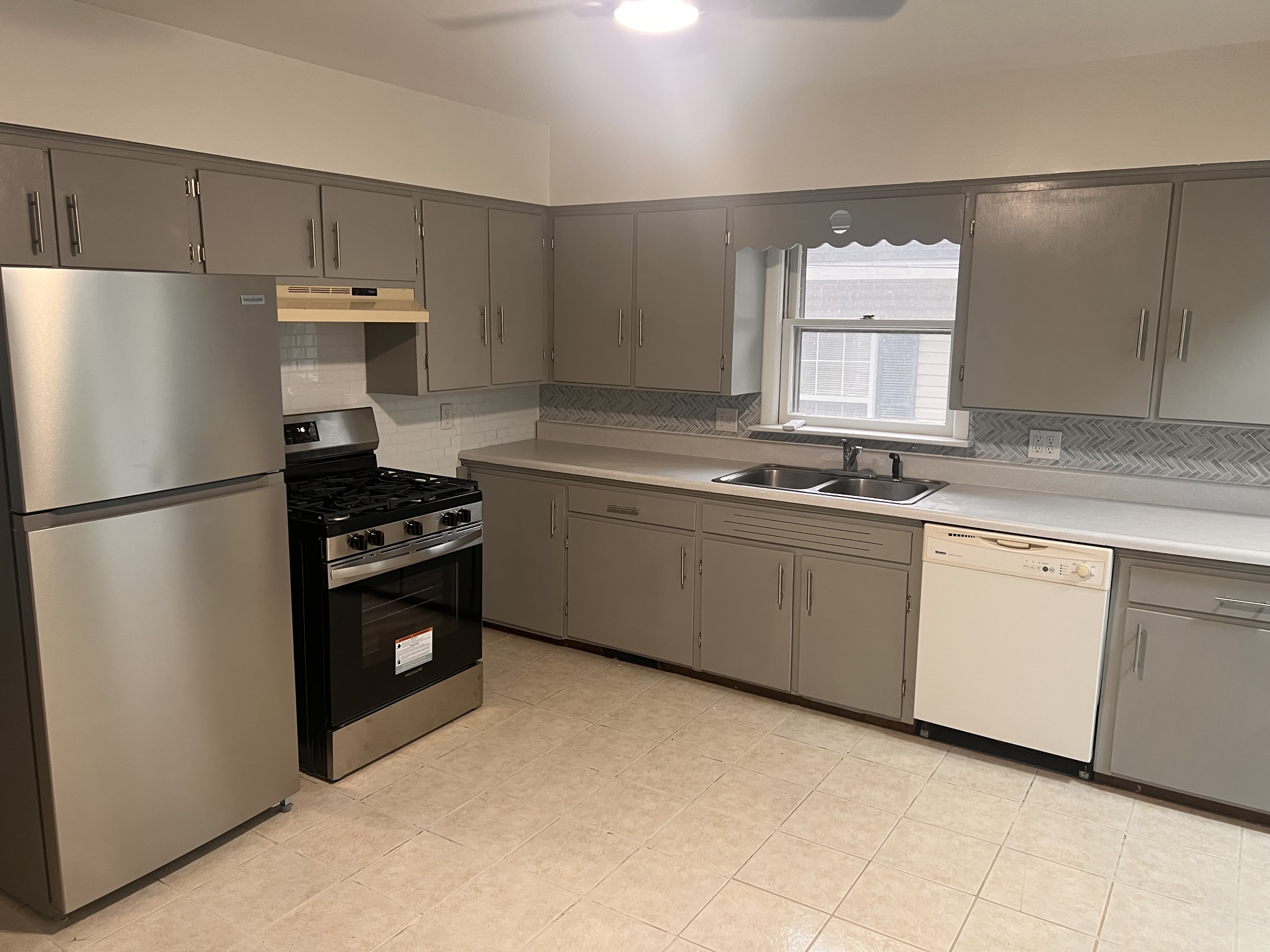307 E Elm St – photo 1