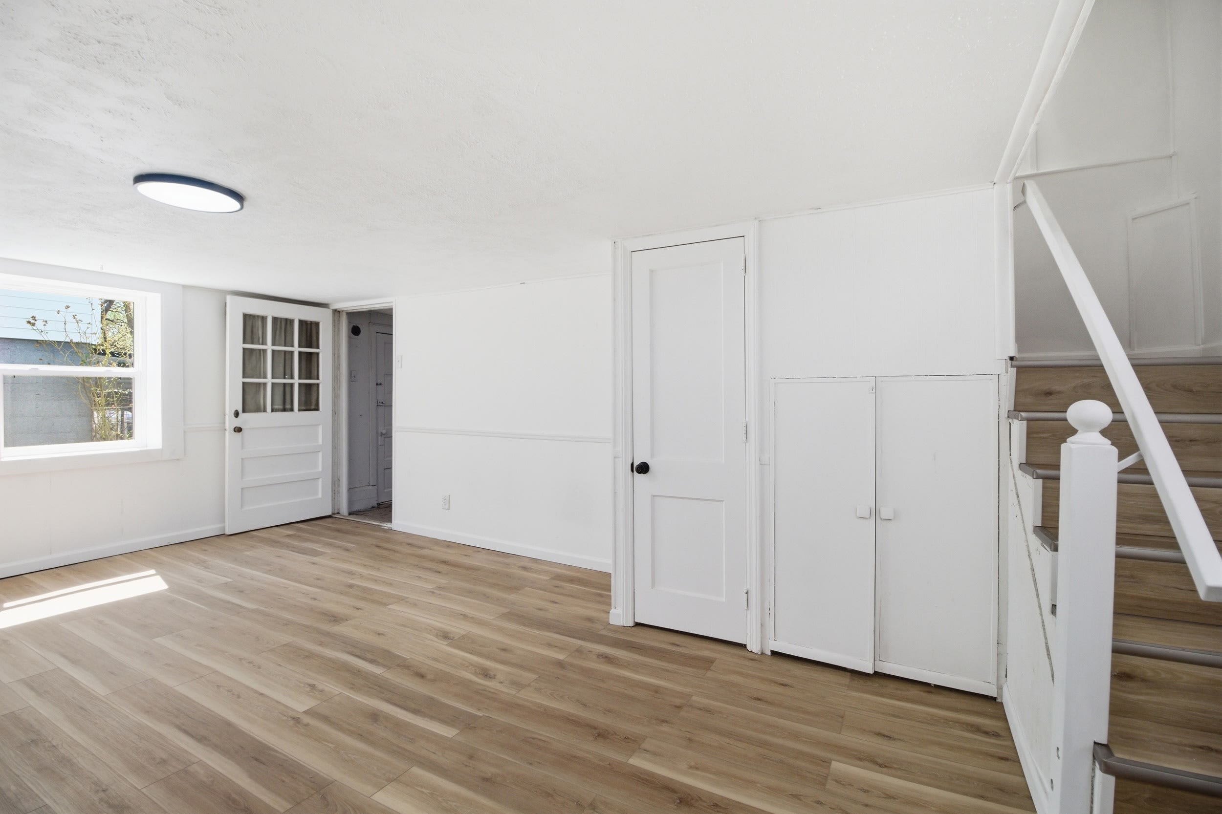 975 Washburn St – photo 5