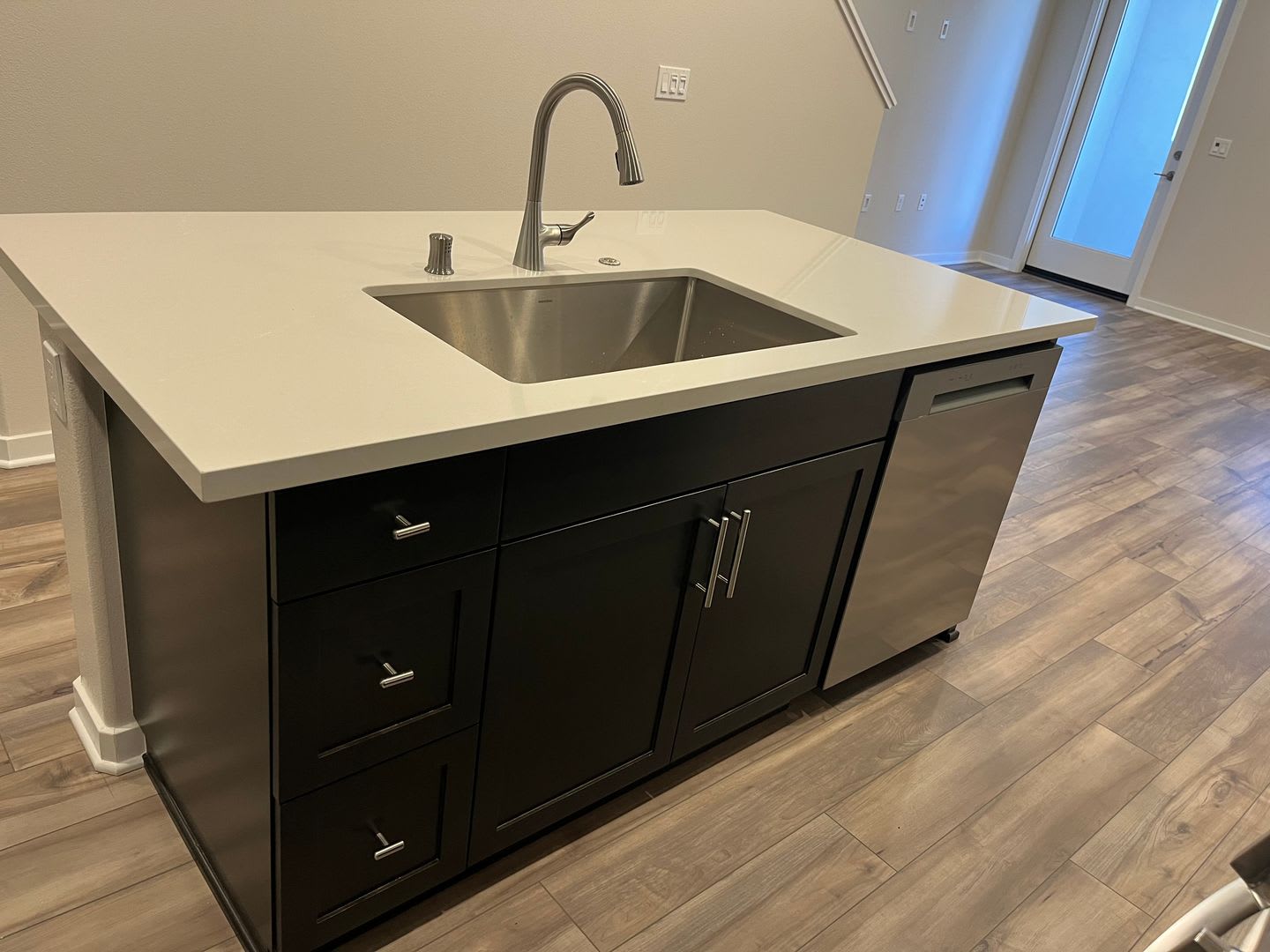 Stunning 3 Story 2026 Construction 3 Beds 3 Baths 2 Car Garage Fully Equipped Kitchen – photo 5
