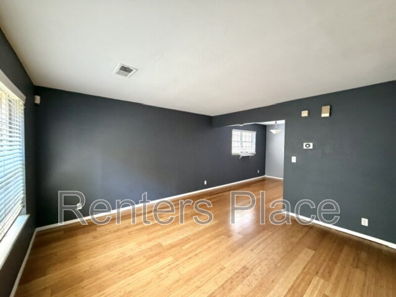 2418 E 59th Ct. – photo 2