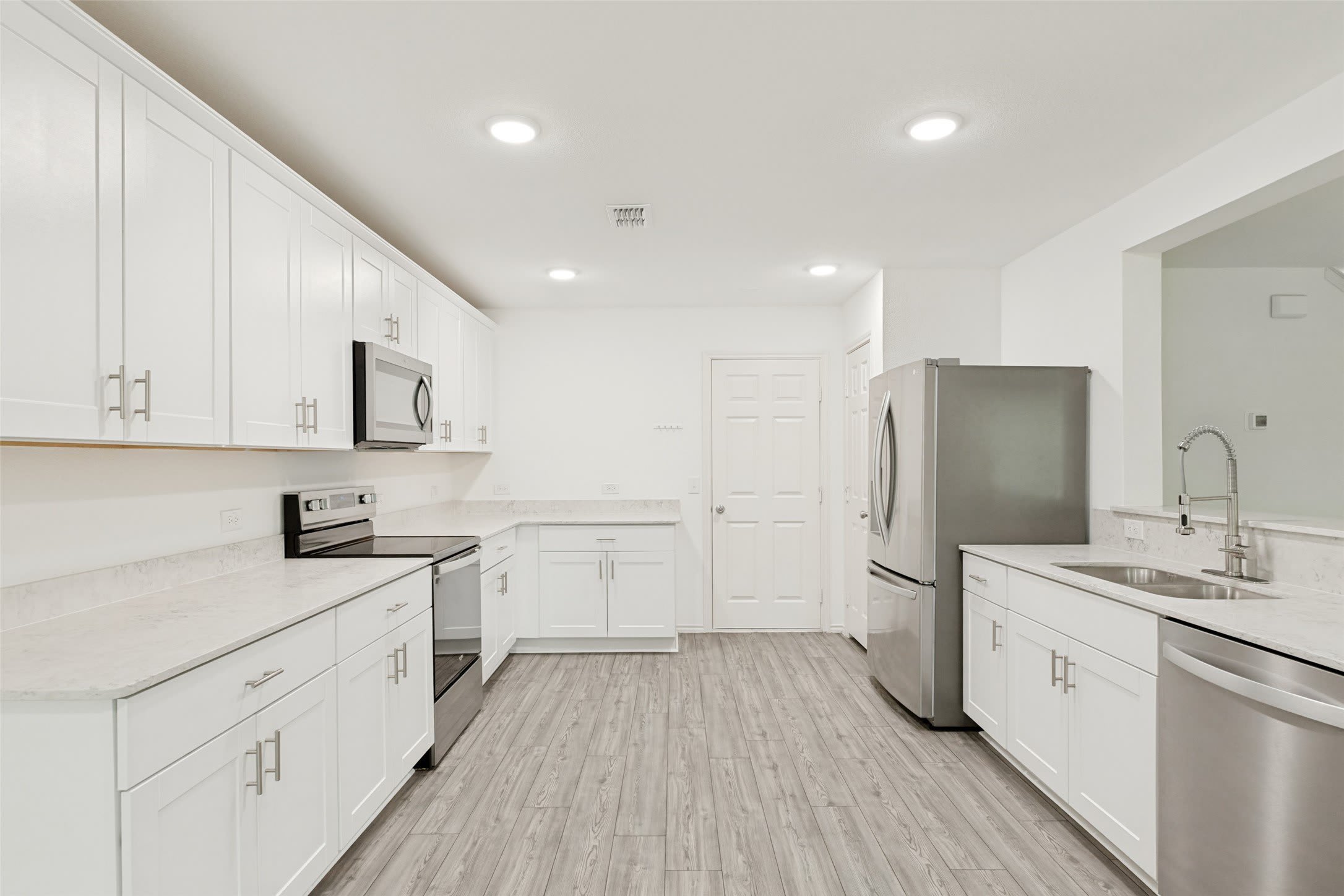 498 Lake Erie Drive – photo 3